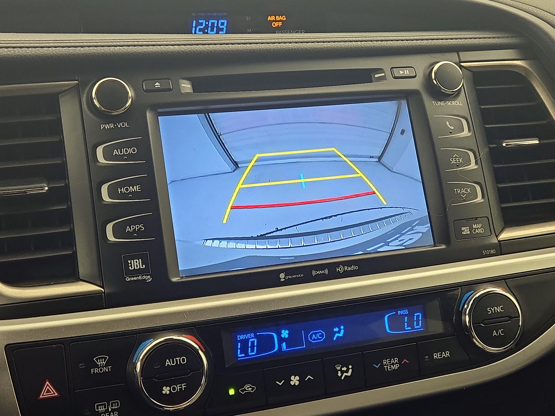 Thumbnail: 2018 Toyota Highlander - 14
