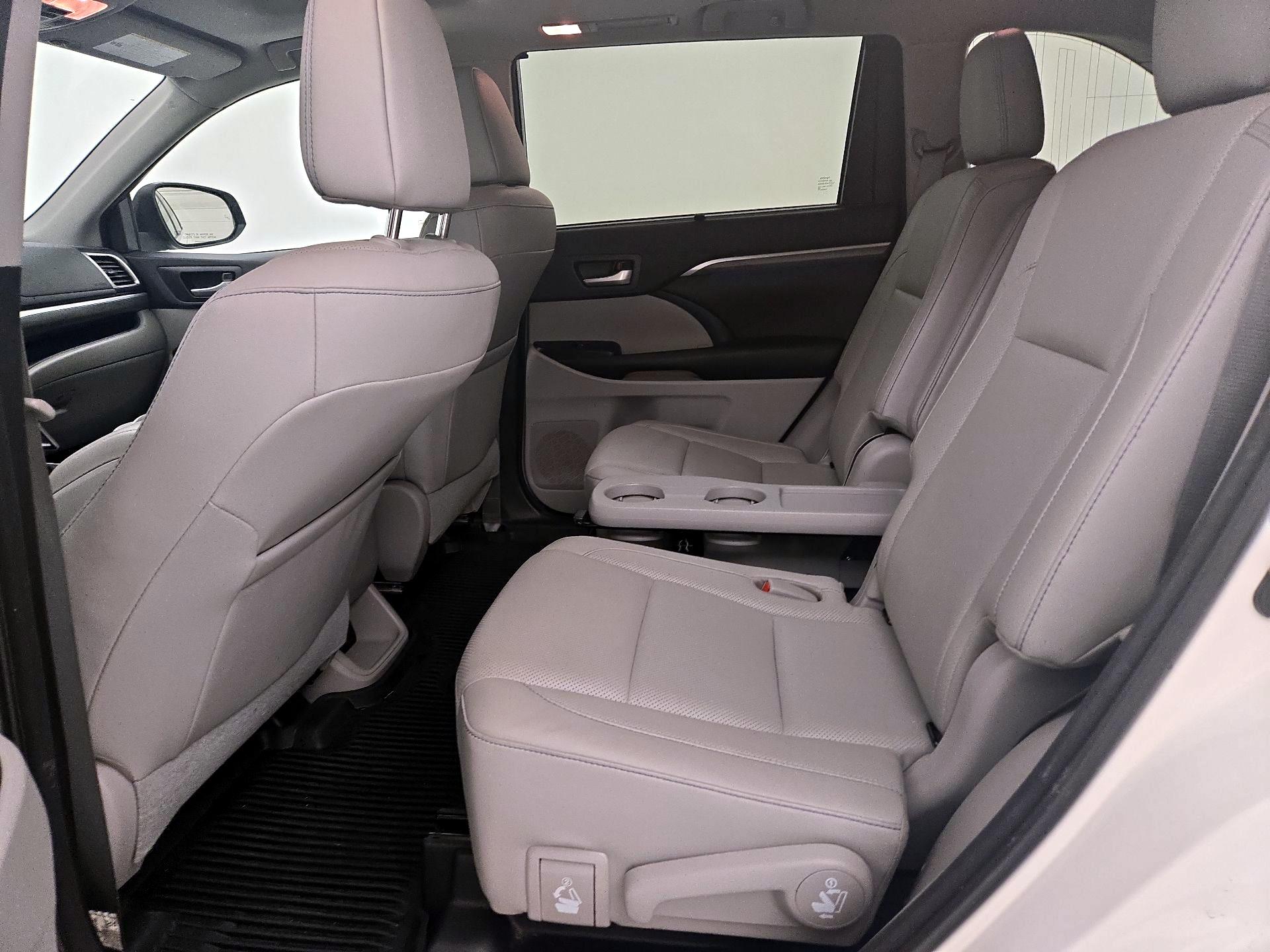 Thumbnail: 2018 Toyota Highlander - 18