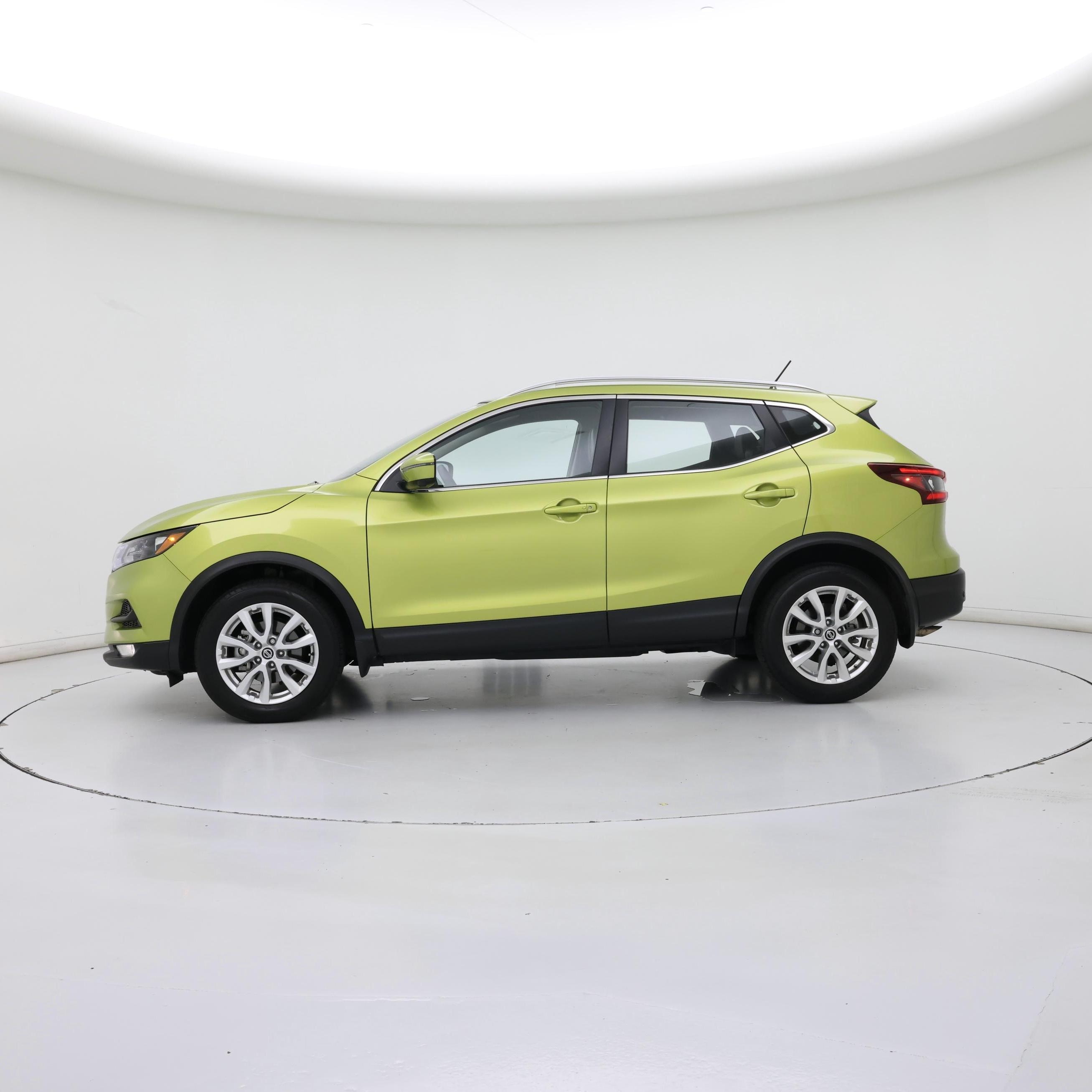 Thumbnail: 2021 Nissan Rogue Sport - 3
