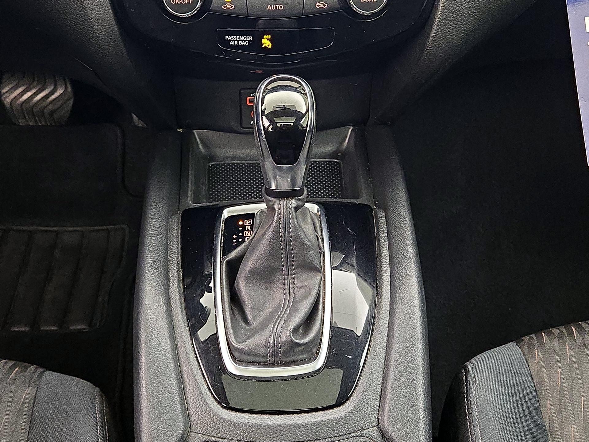 Thumbnail: 2017 Nissan Rogue - 18