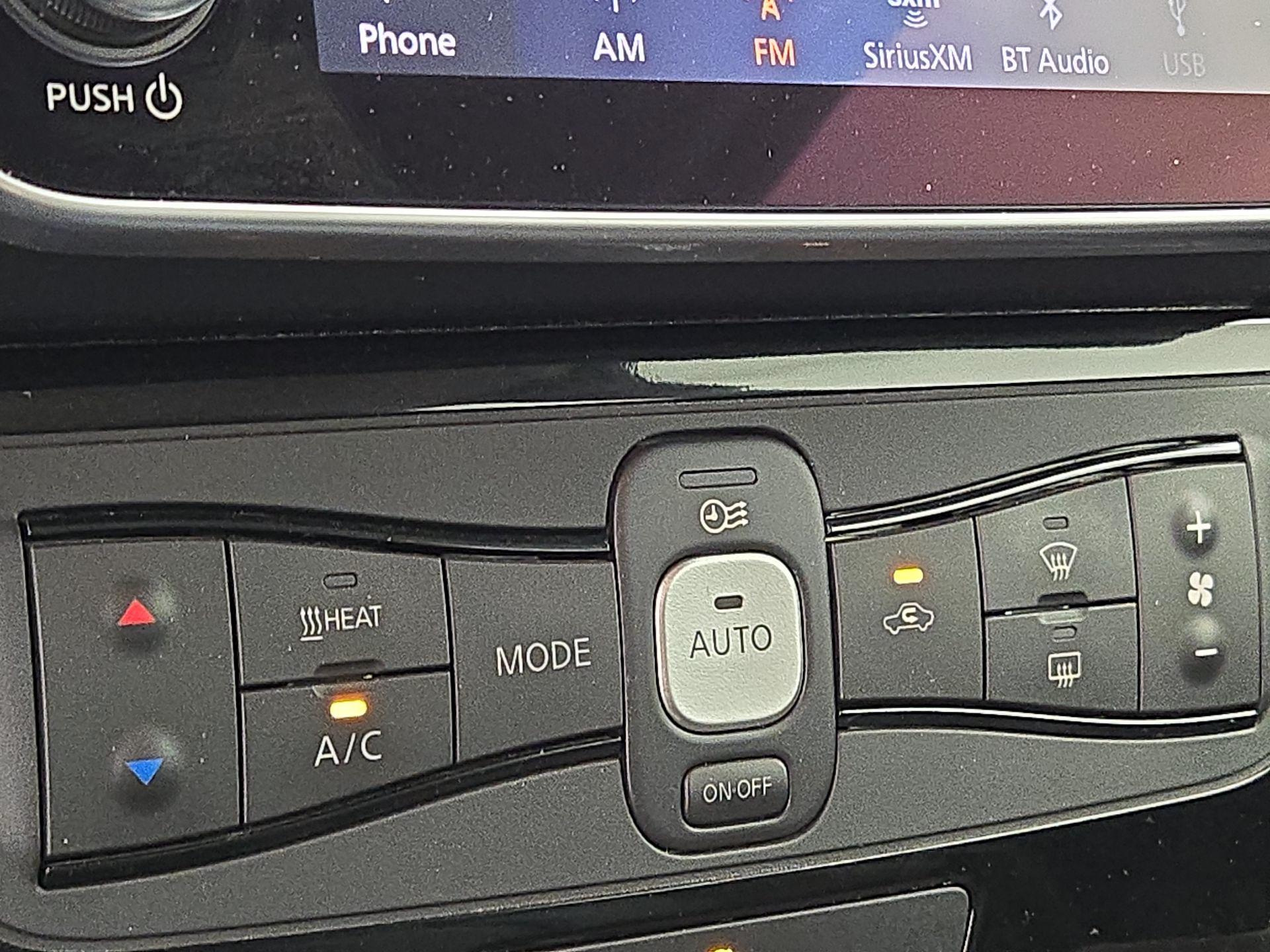 Thumbnail: 2019 Nissan Leaf - 16