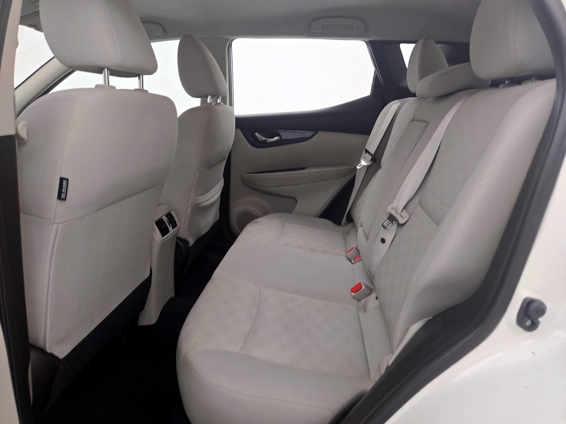Thumbnail: 2018 Nissan Rogue Sport - 18
