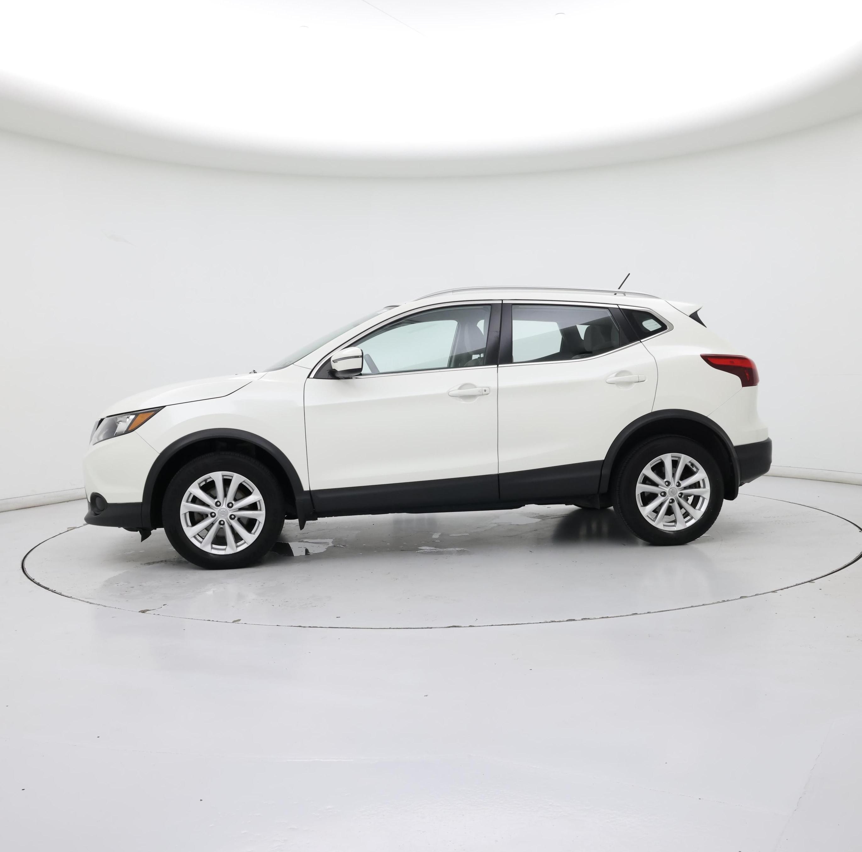 Thumbnail: 2018 Nissan Rogue Sport - 3
