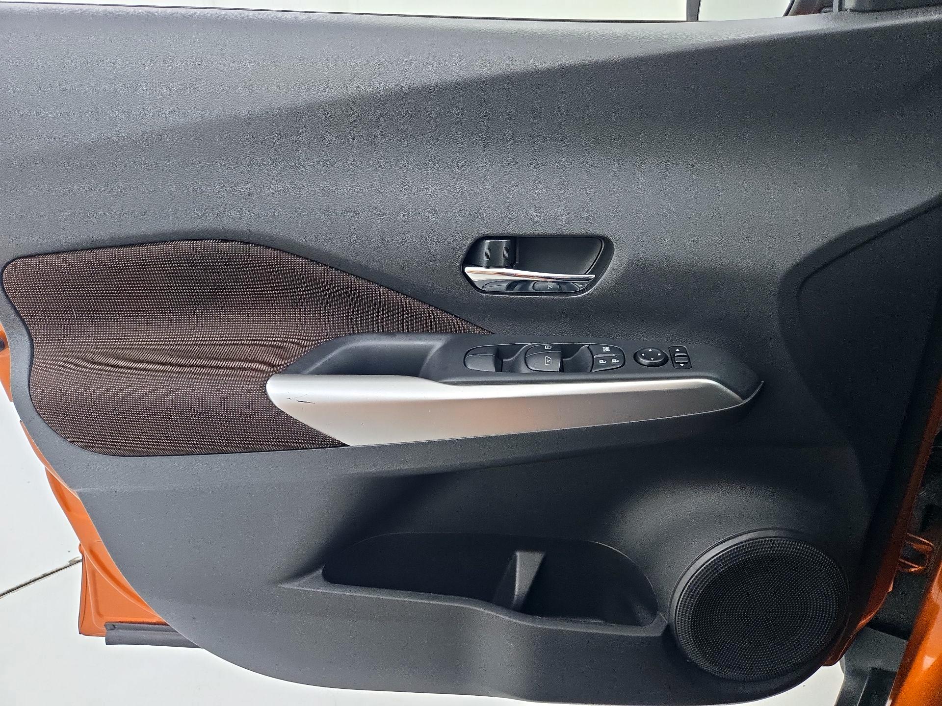 Thumbnail: 2019 Nissan Kicks - 12