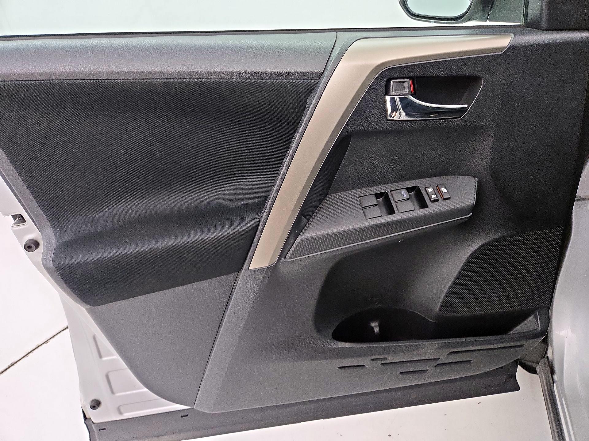 Thumbnail: 2014 Toyota RAV4 - 12