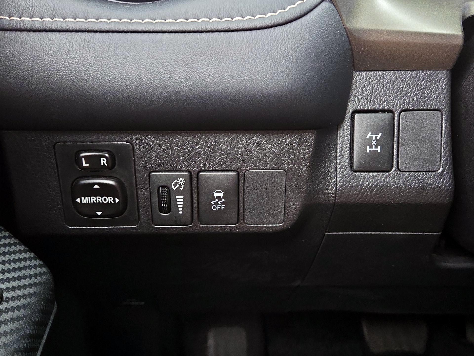 Thumbnail: 2014 Toyota RAV4 - 13