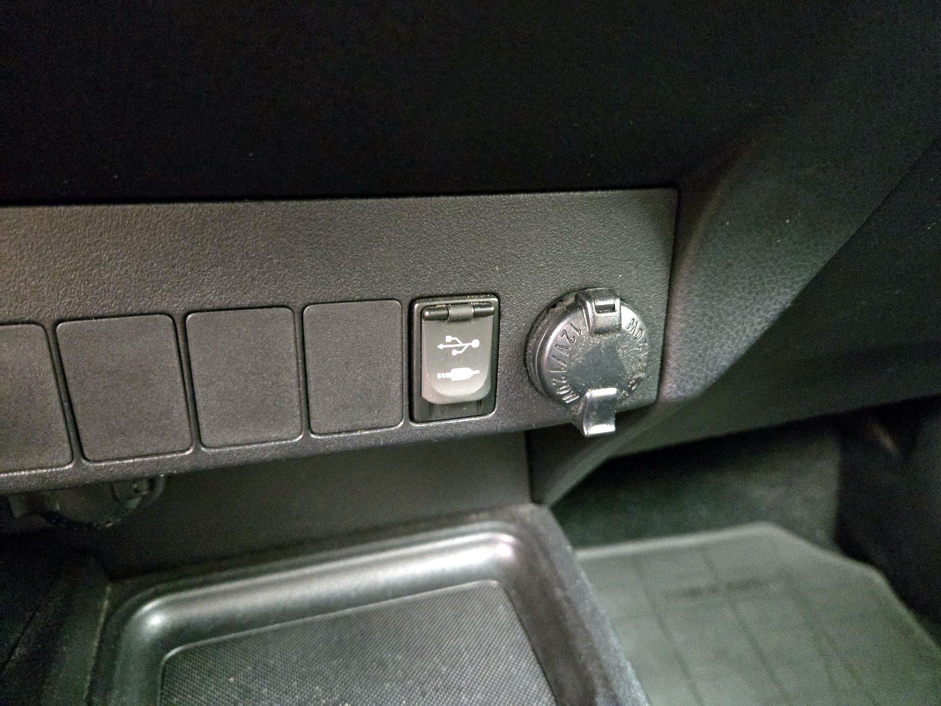 Thumbnail: 2014 Toyota RAV4 - 18