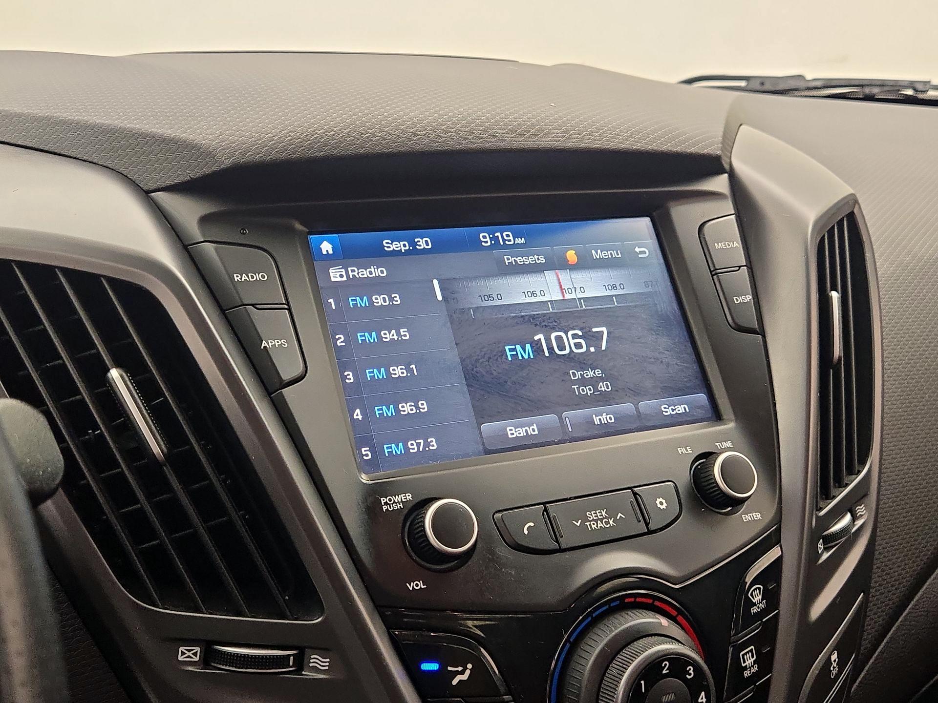 Thumbnail: 2017 Hyundai Veloster - 15