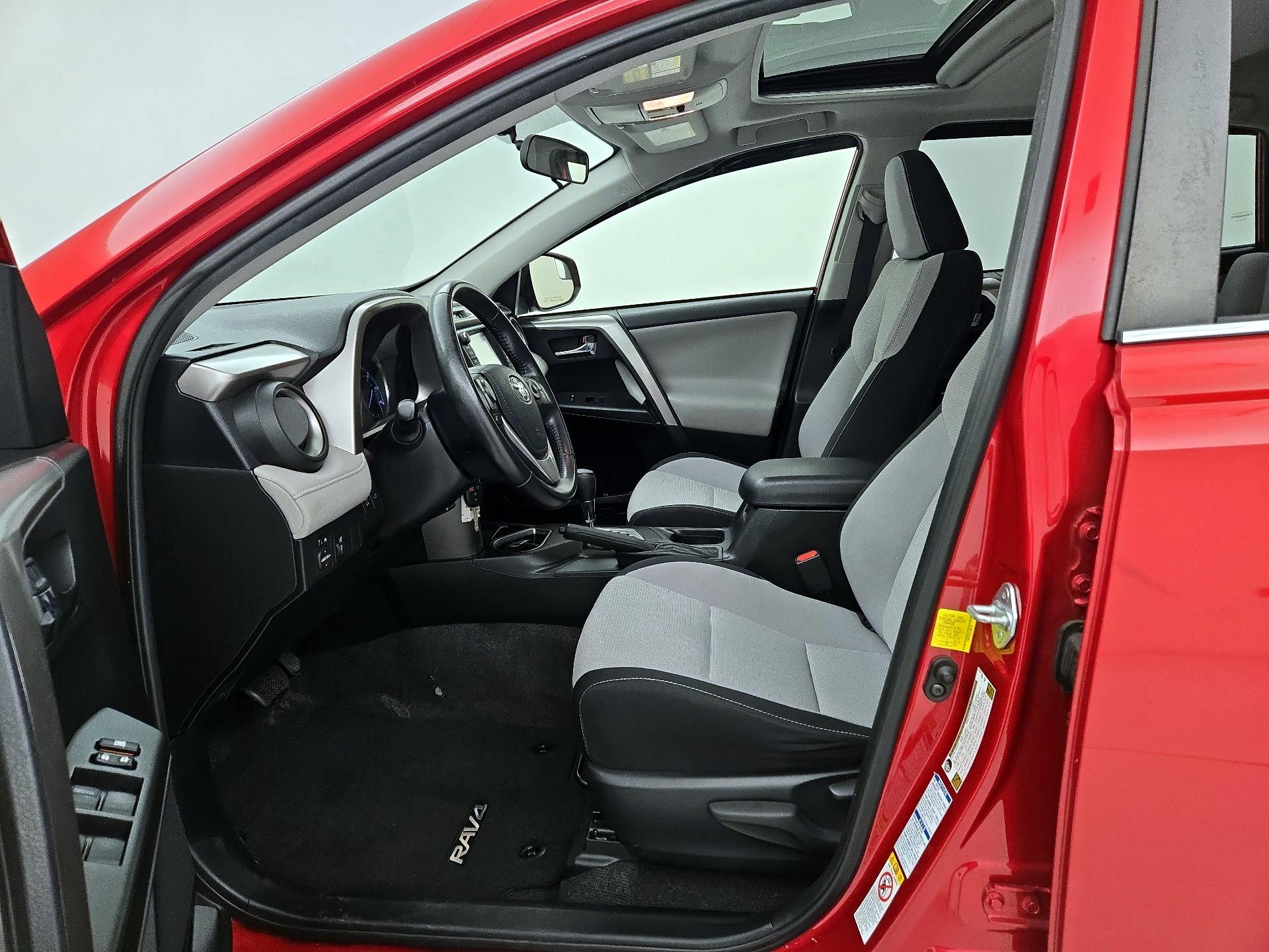 Thumbnail: 2016 Toyota RAV4 - 11