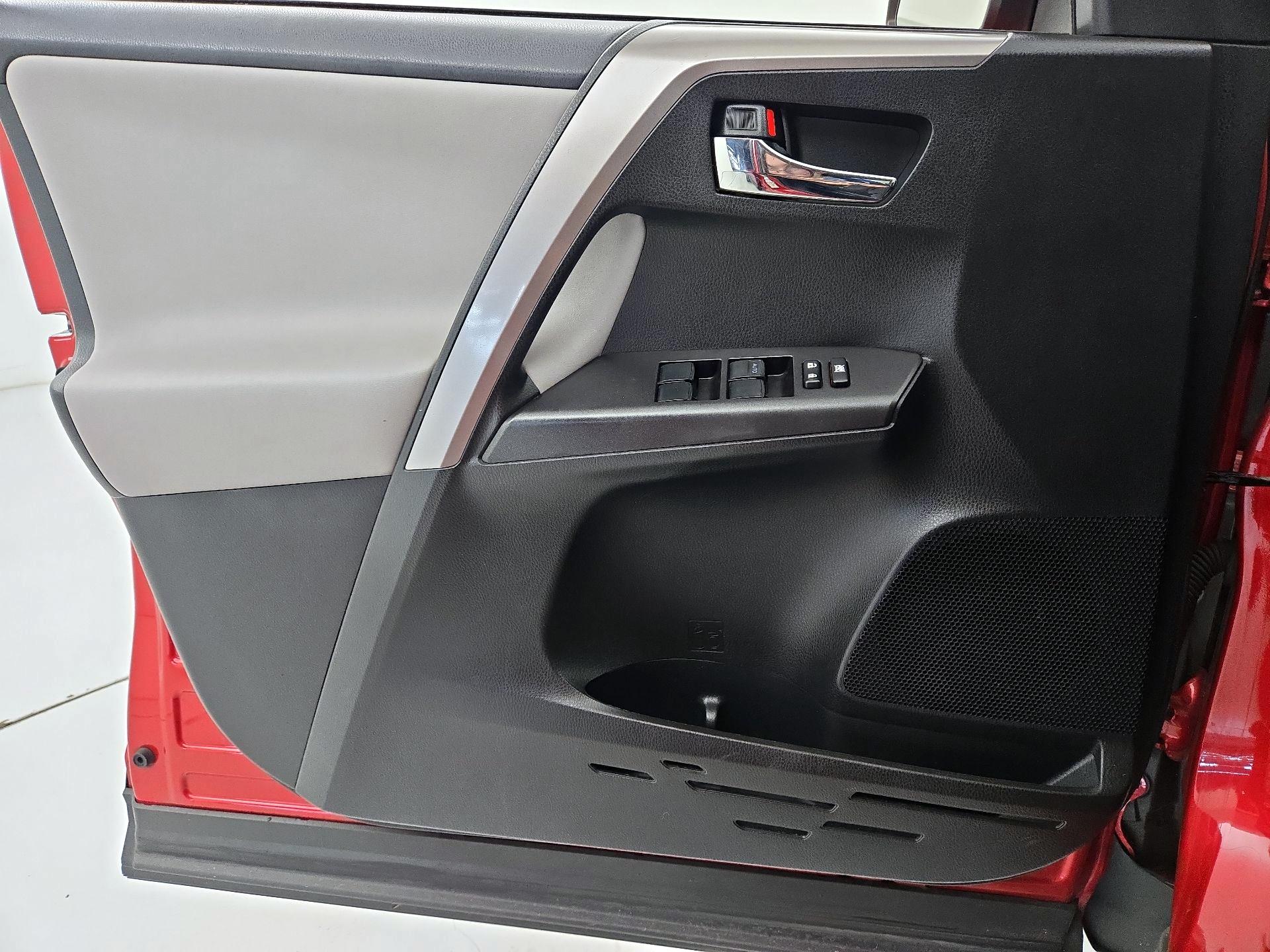 Thumbnail: 2016 Toyota RAV4 - 12