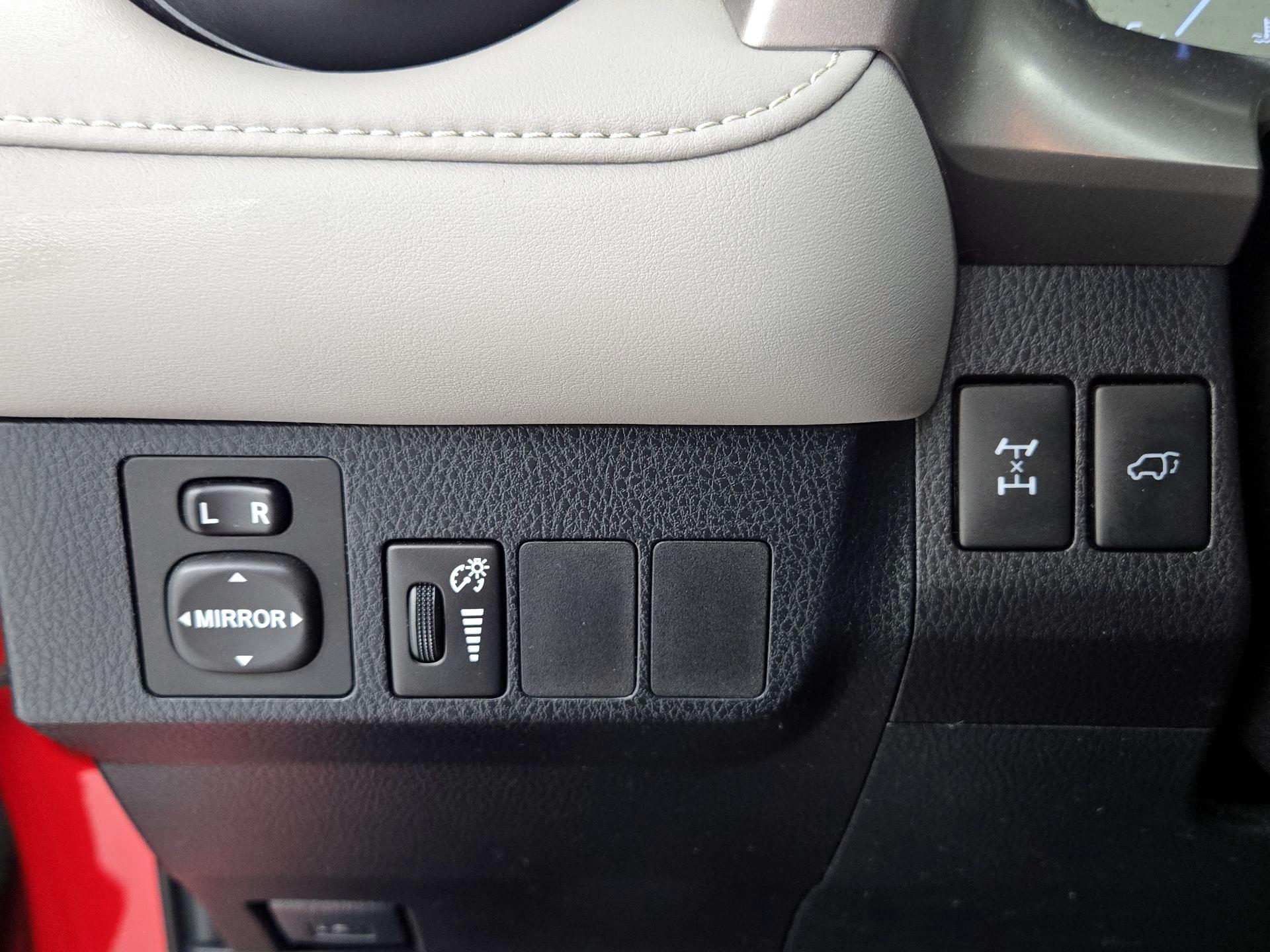 Thumbnail: 2016 Toyota RAV4 - 13