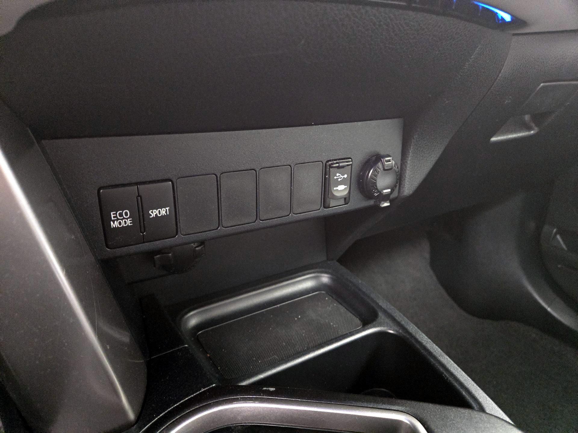 Thumbnail: 2016 Toyota RAV4 - 19