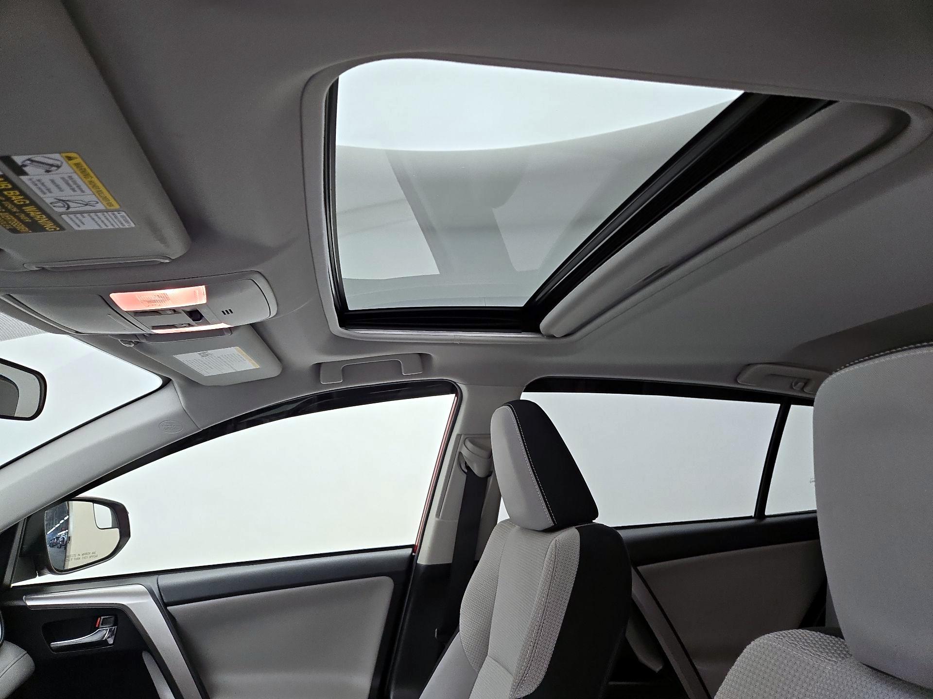 Thumbnail: 2016 Toyota RAV4 - 20