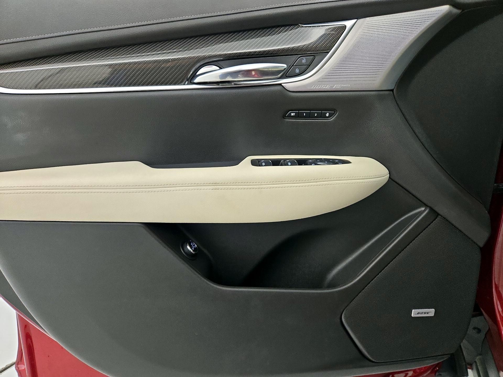 Thumbnail: 2020 Cadillac XT6 - 12