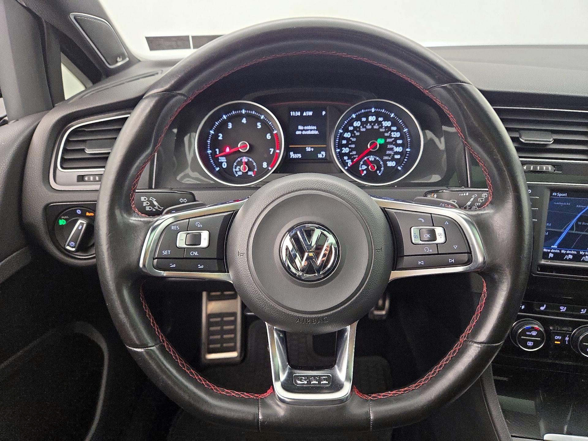 Thumbnail: 2016 Volkswagen Golf - 10