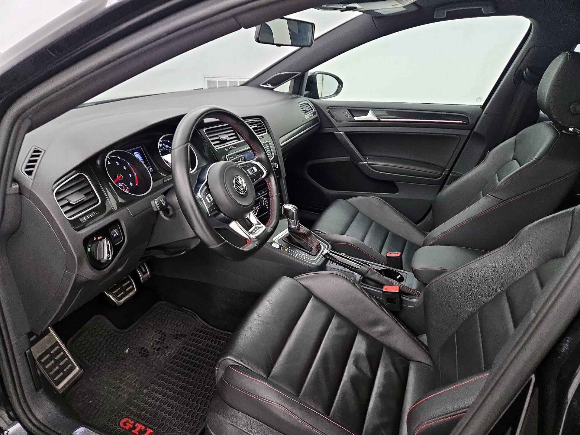 Thumbnail: 2016 Volkswagen Golf - 11