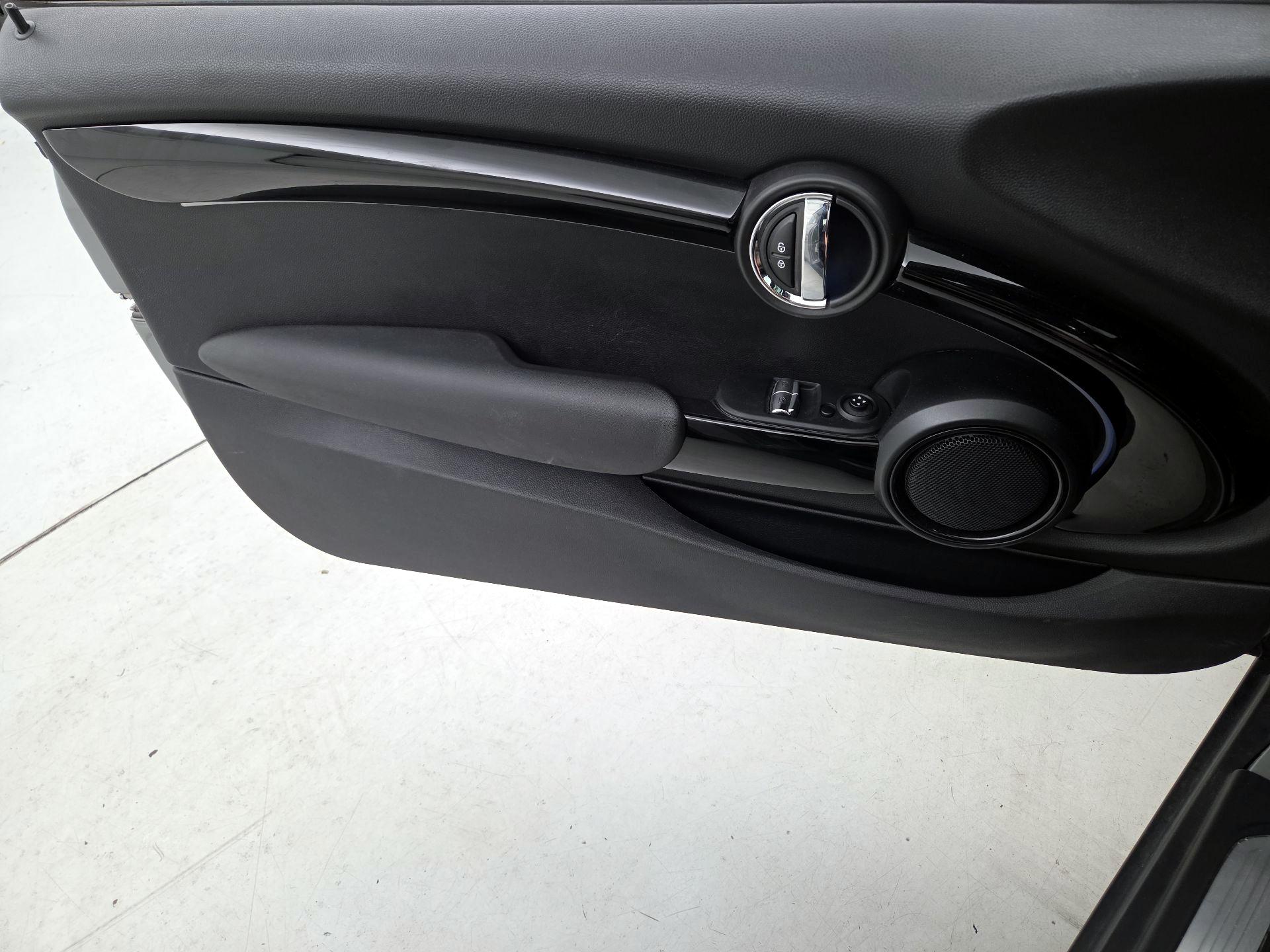 Thumbnail: 2022 MINI Cooper Hardtop - 12