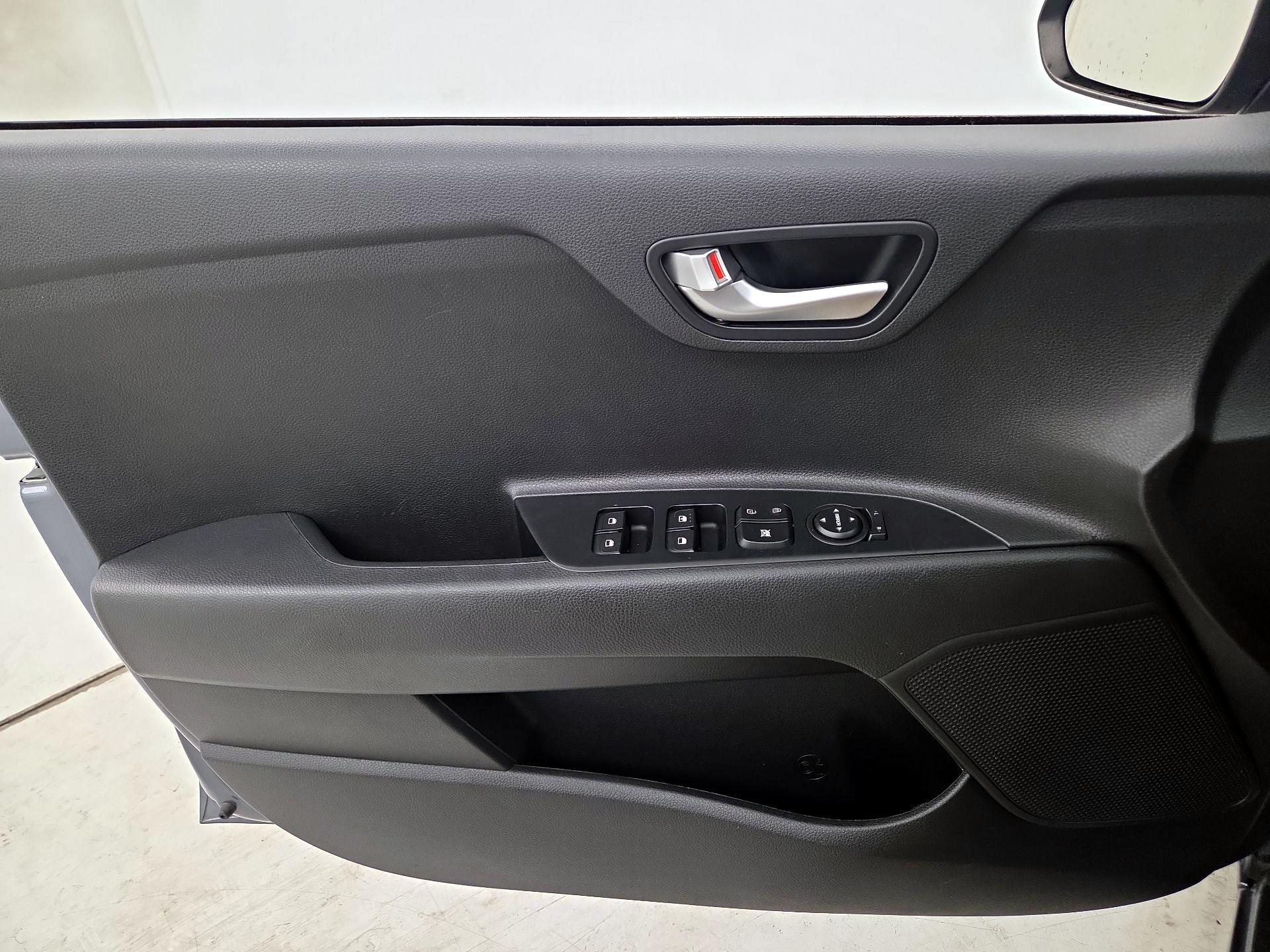 Thumbnail: 2020 Kia Rio - 12