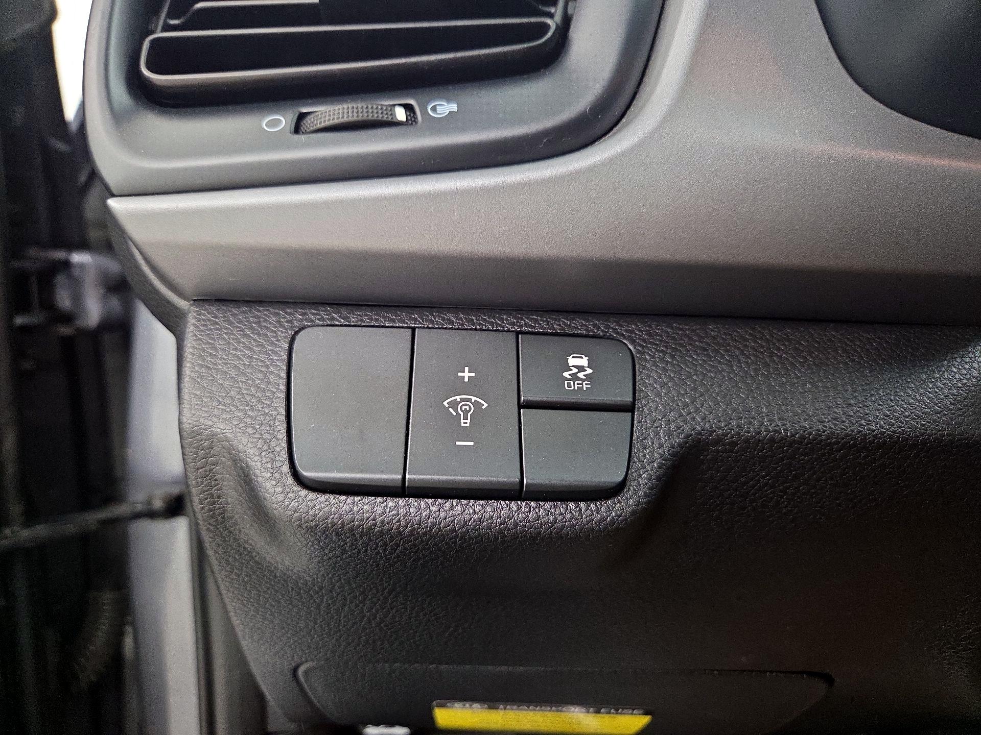 Thumbnail: 2020 Kia Rio - 13