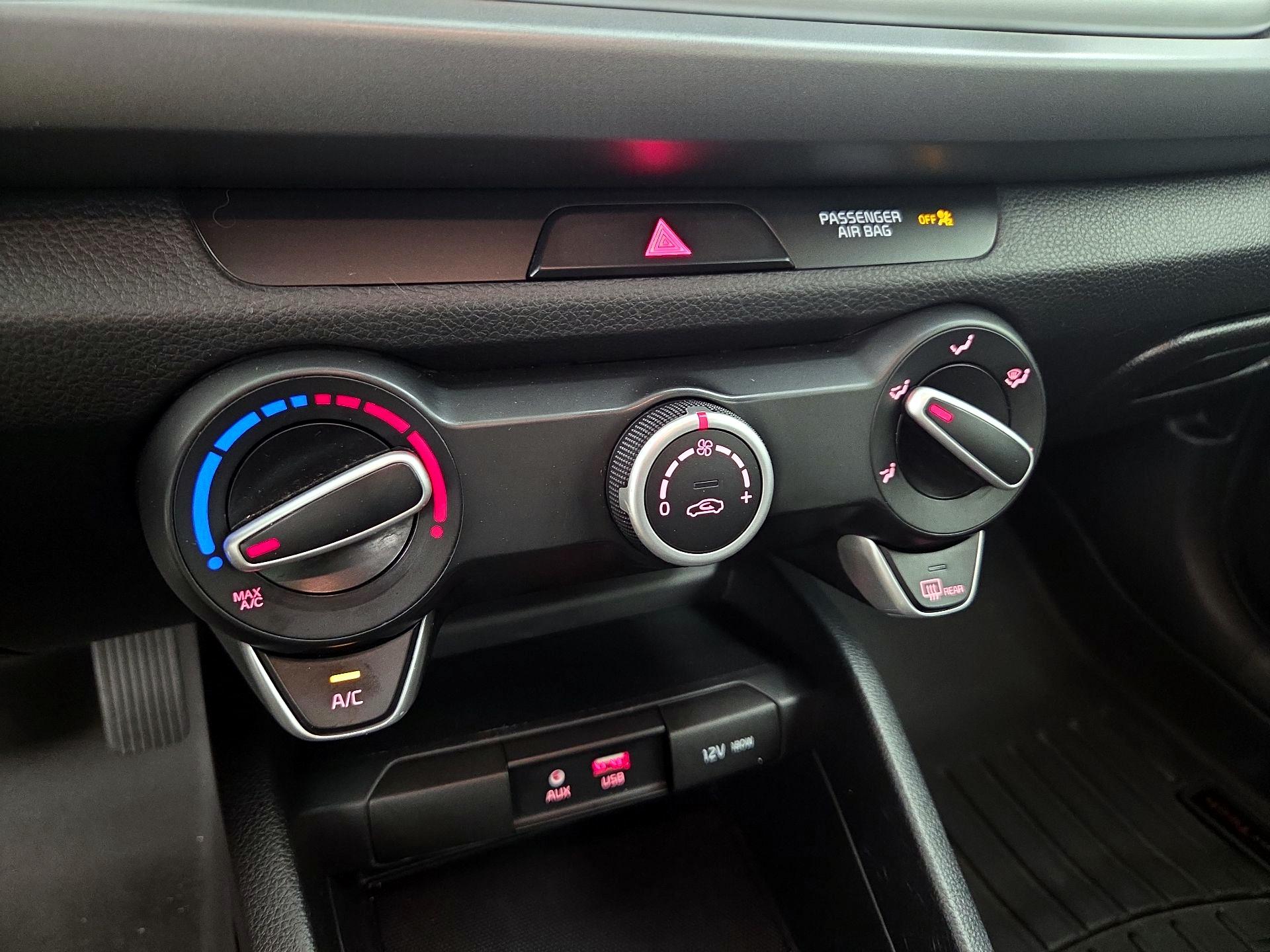 Thumbnail: 2020 Kia Rio - 16