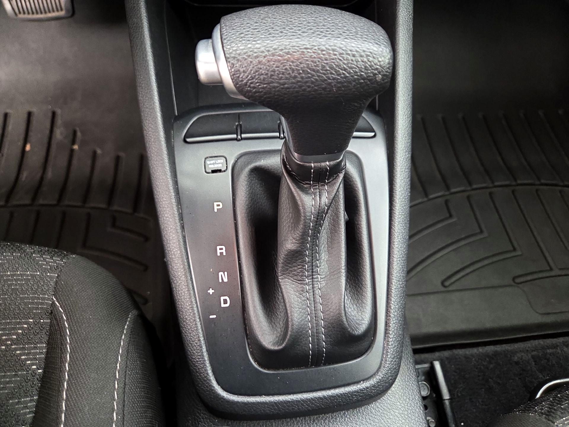 Thumbnail: 2020 Kia Rio - 17