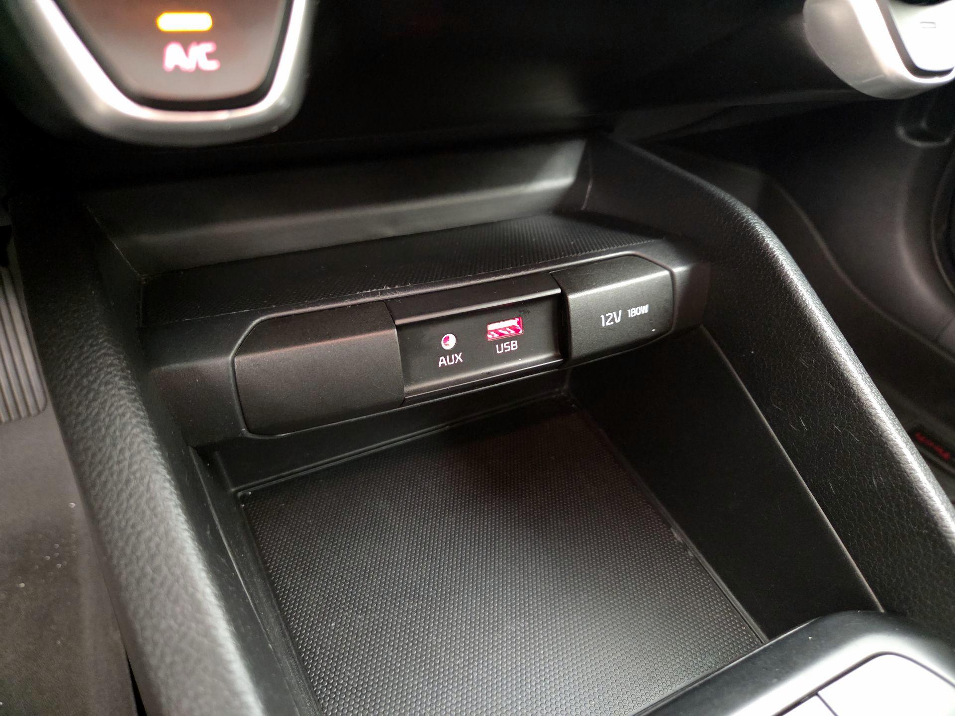 Thumbnail: 2020 Kia Rio - 18