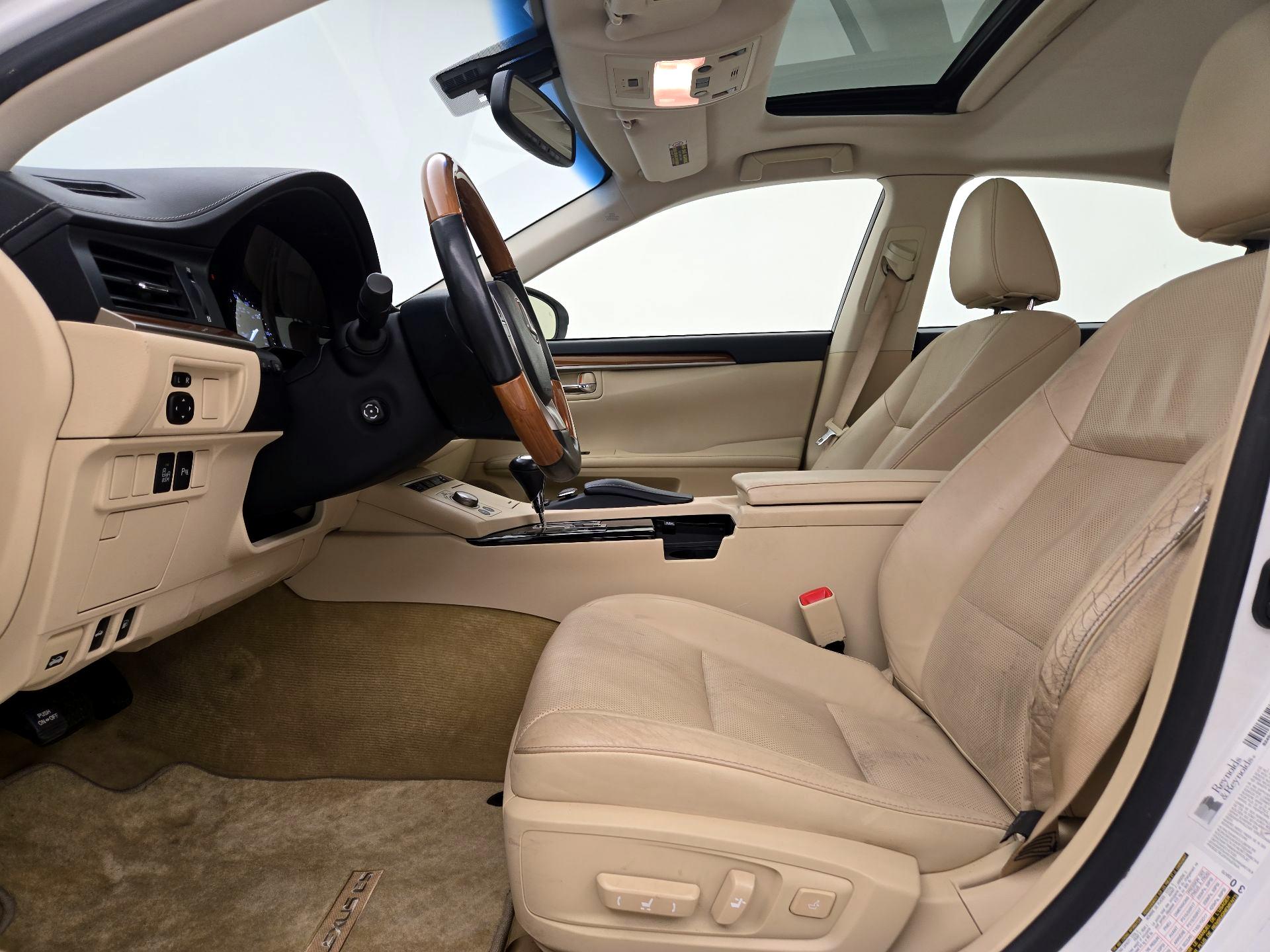 Thumbnail: 2014 Lexus ES - 11