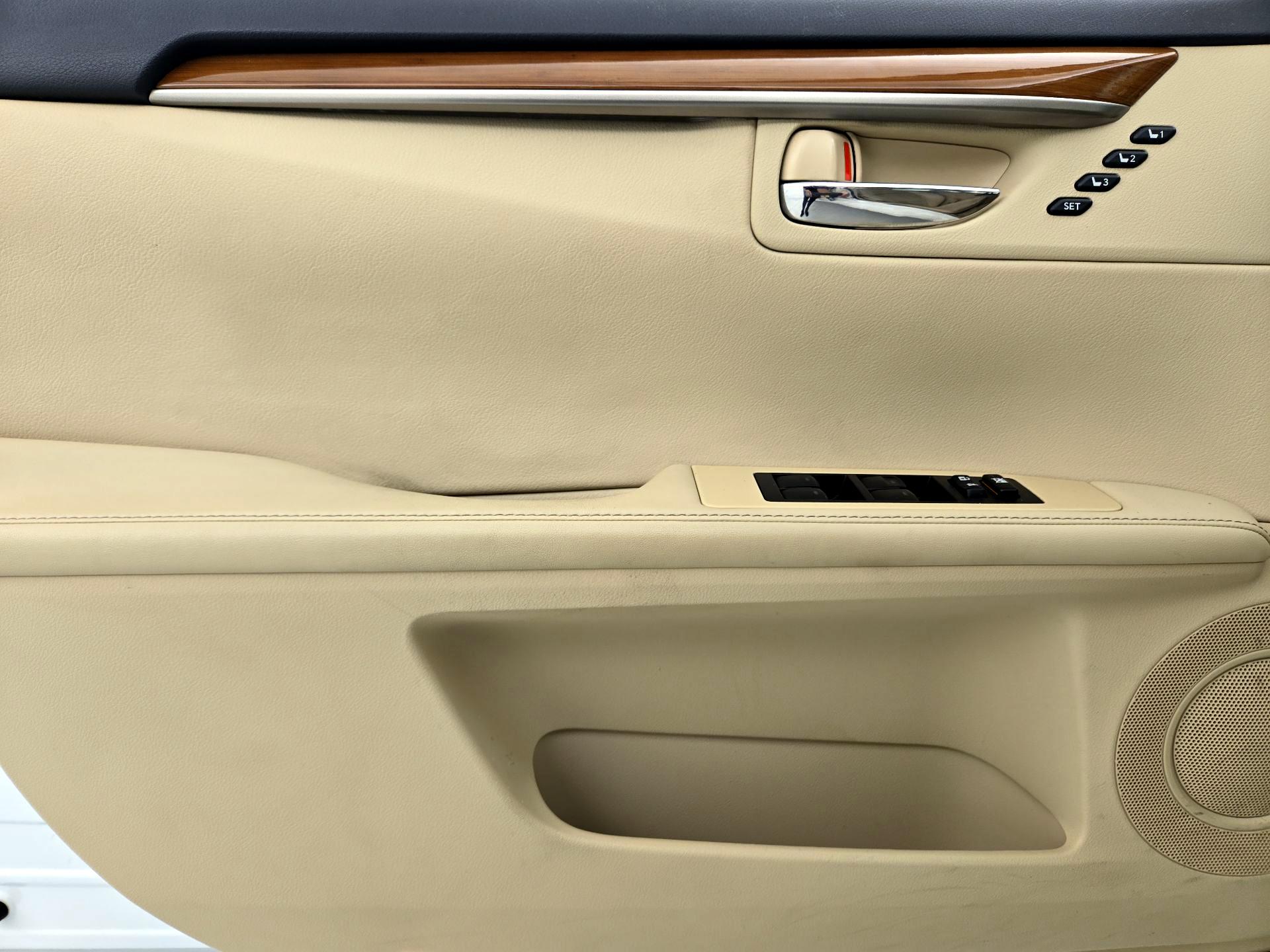 Thumbnail: 2014 Lexus ES - 12