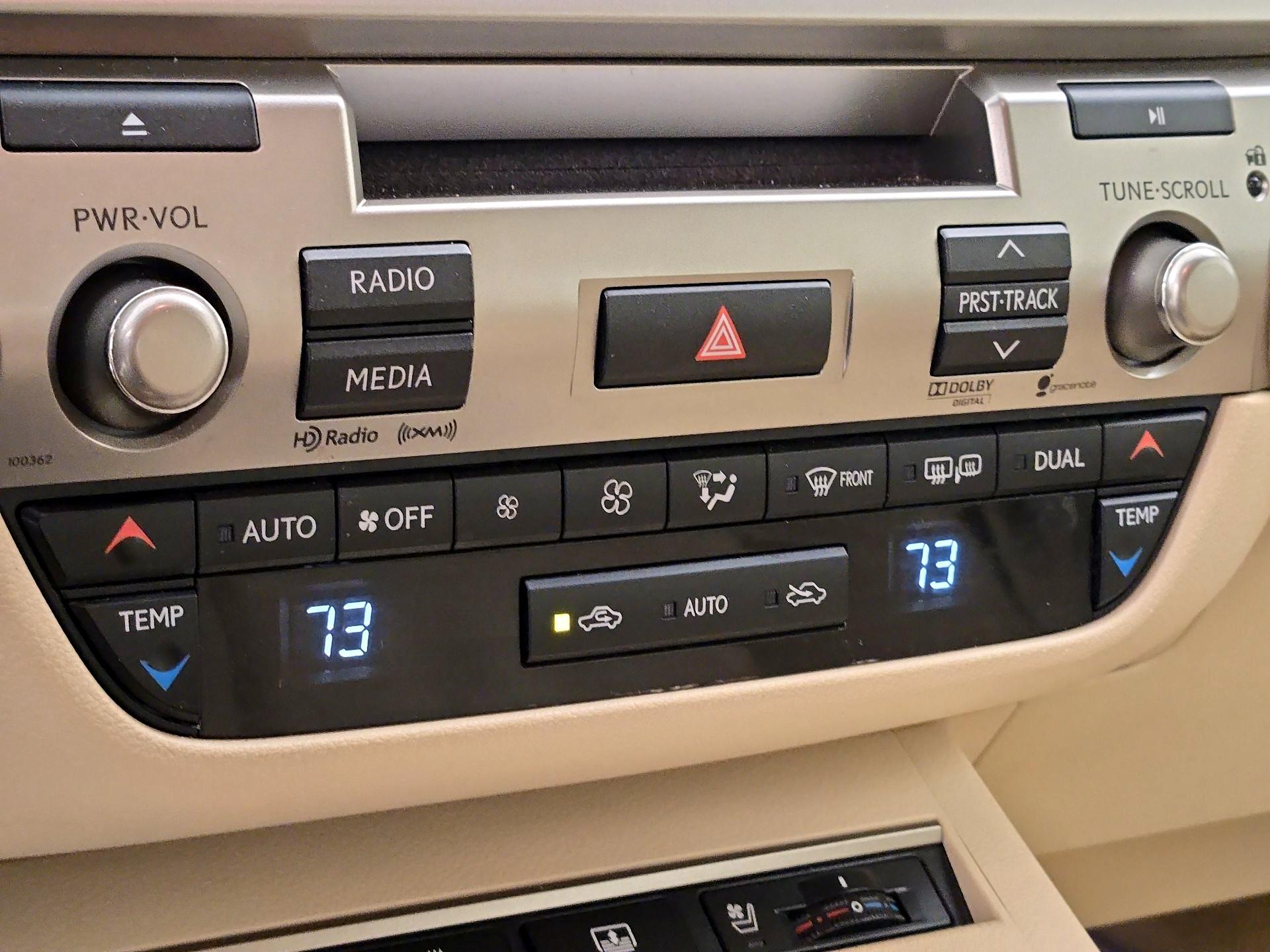 Thumbnail: 2014 Lexus ES - 16