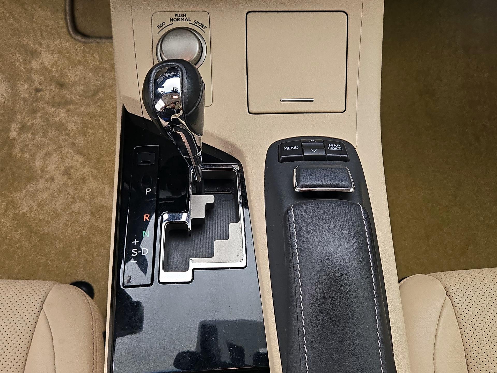 Thumbnail: 2014 Lexus ES - 17