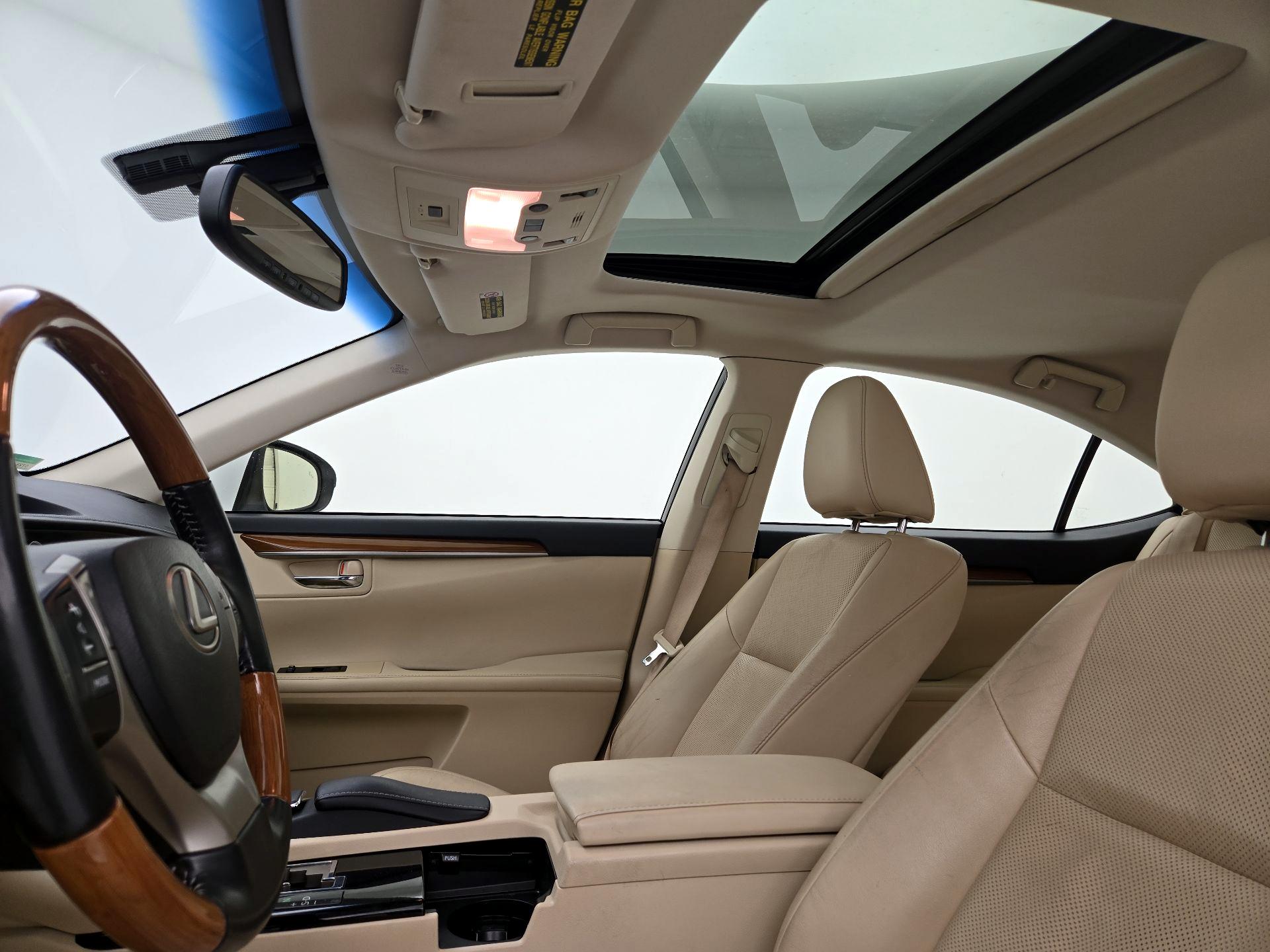 Thumbnail: 2014 Lexus ES - 19