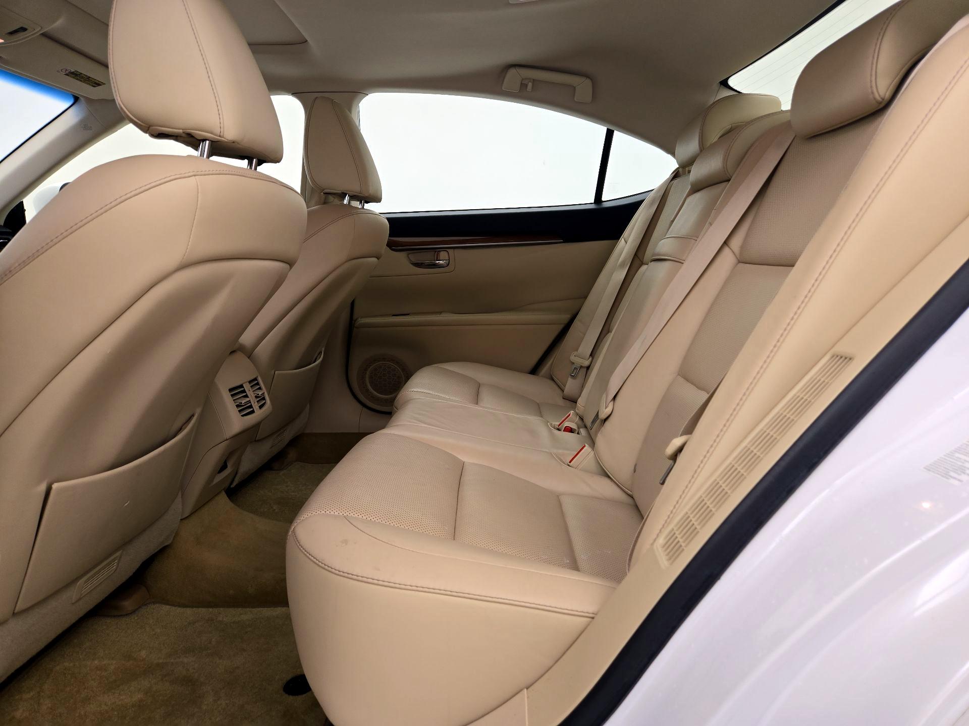 Thumbnail: 2014 Lexus ES - 20