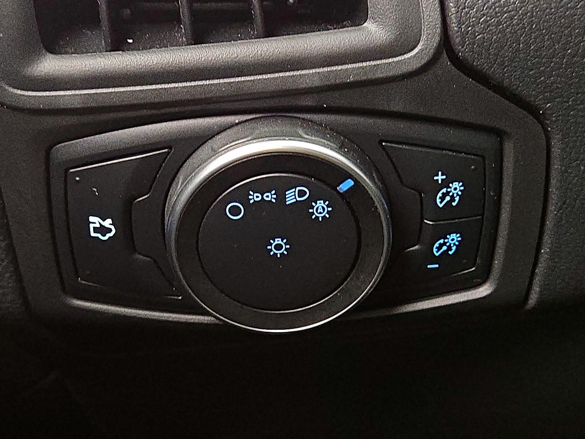 Thumbnail: 2016 Ford Focus - 13