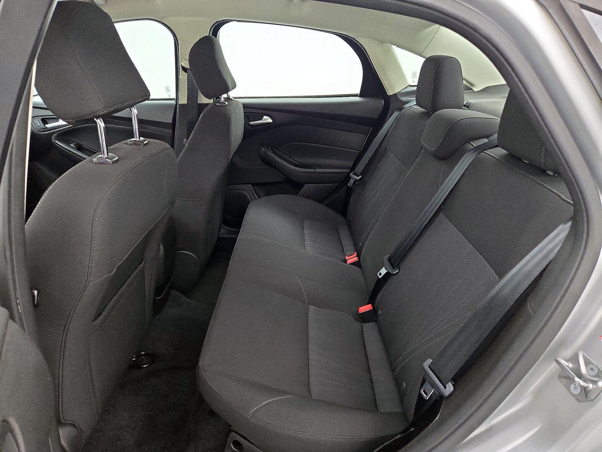 Thumbnail: 2016 Ford Focus - 17