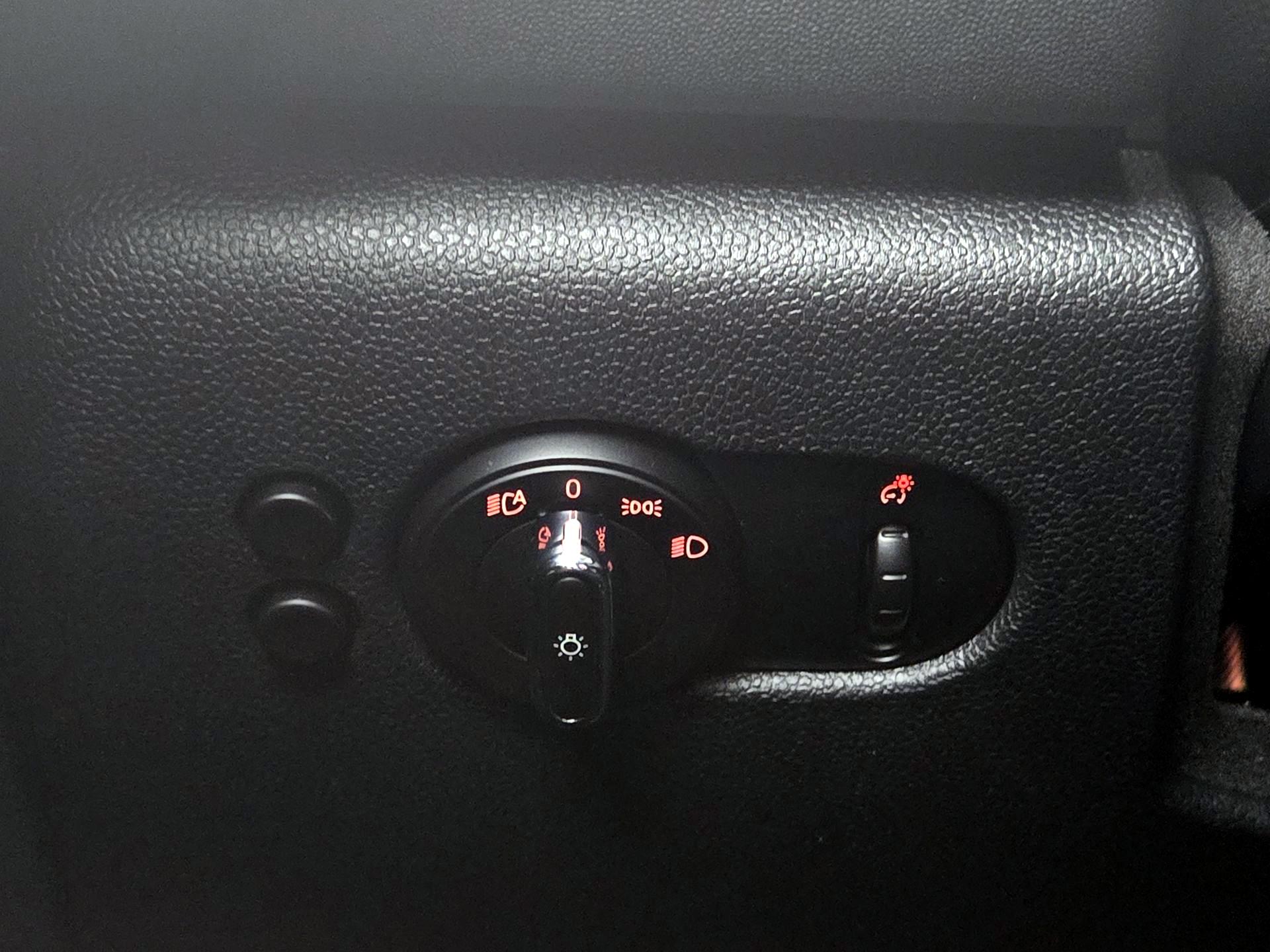 Thumbnail: 2019 MINI Cooper Hardtop - 13