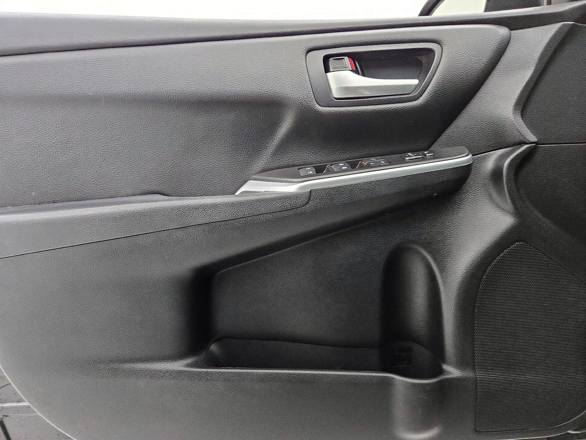 Thumbnail: 2017 Toyota Camry - 12