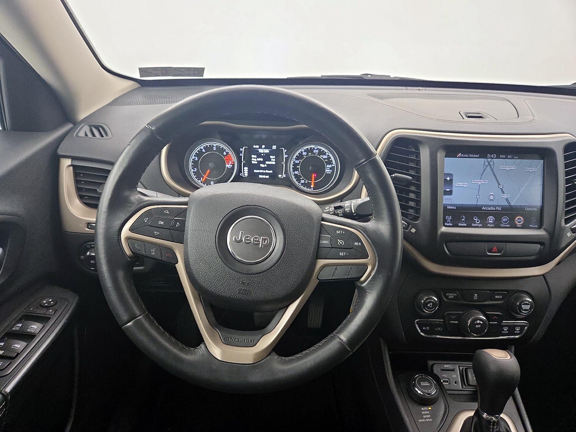 Thumbnail: 2016 Jeep Cherokee - 10