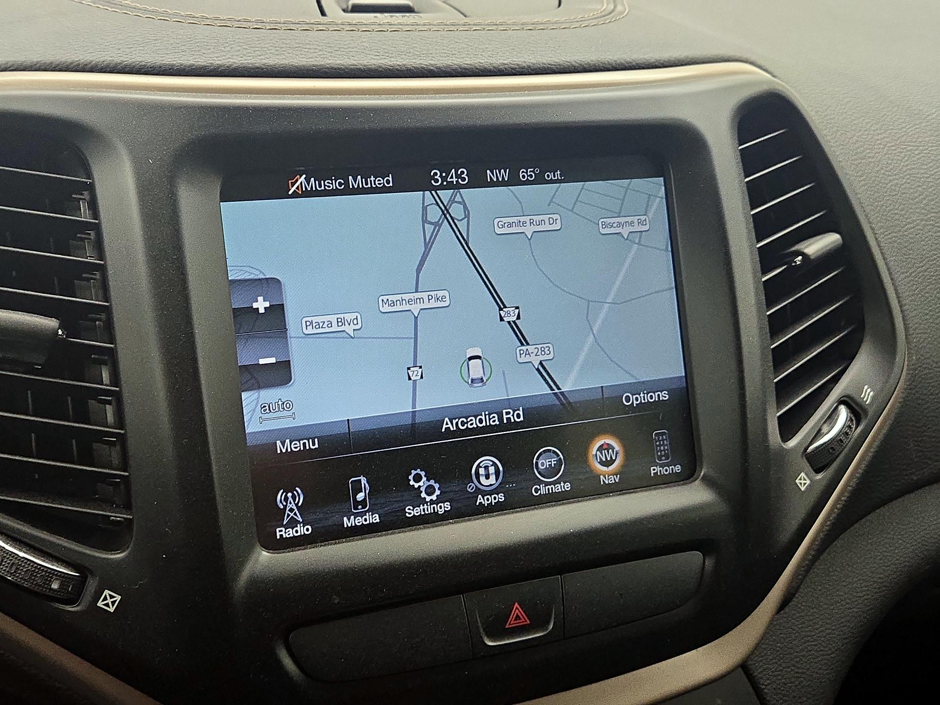 Thumbnail: 2016 Jeep Cherokee - 14