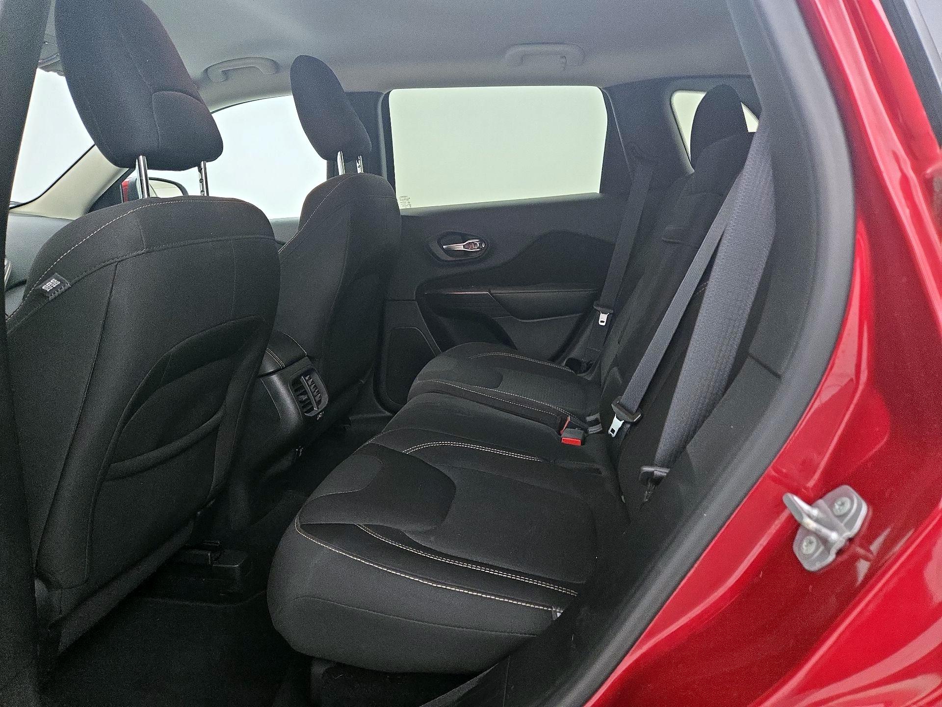 Thumbnail: 2016 Jeep Cherokee - 20