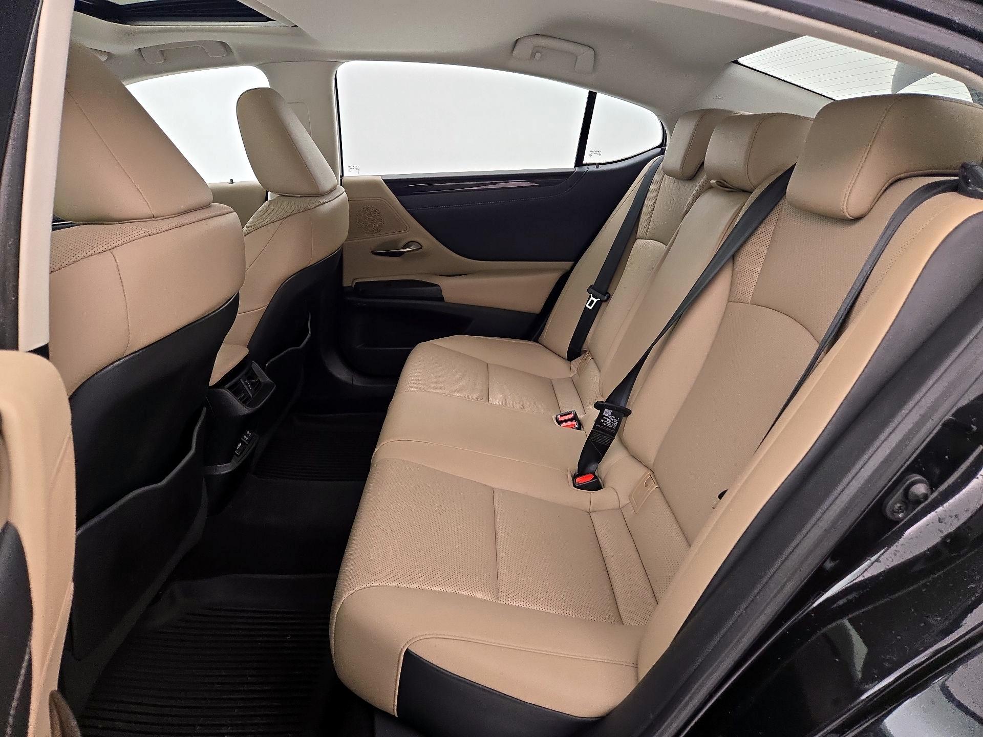 Thumbnail: 2020 Lexus ES - 20
