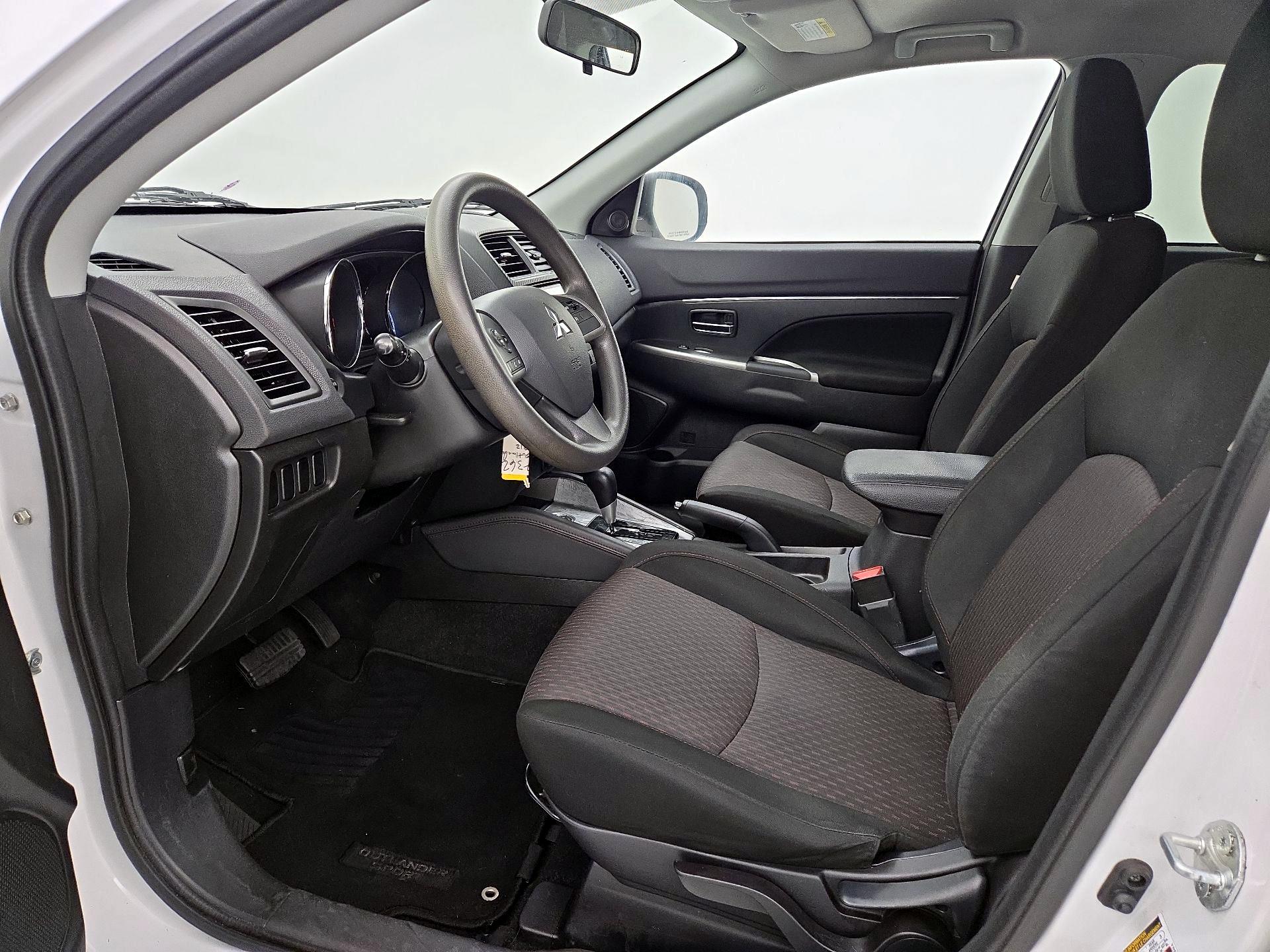 Thumbnail: 2019 Mitsubishi Outlander Sport - 11