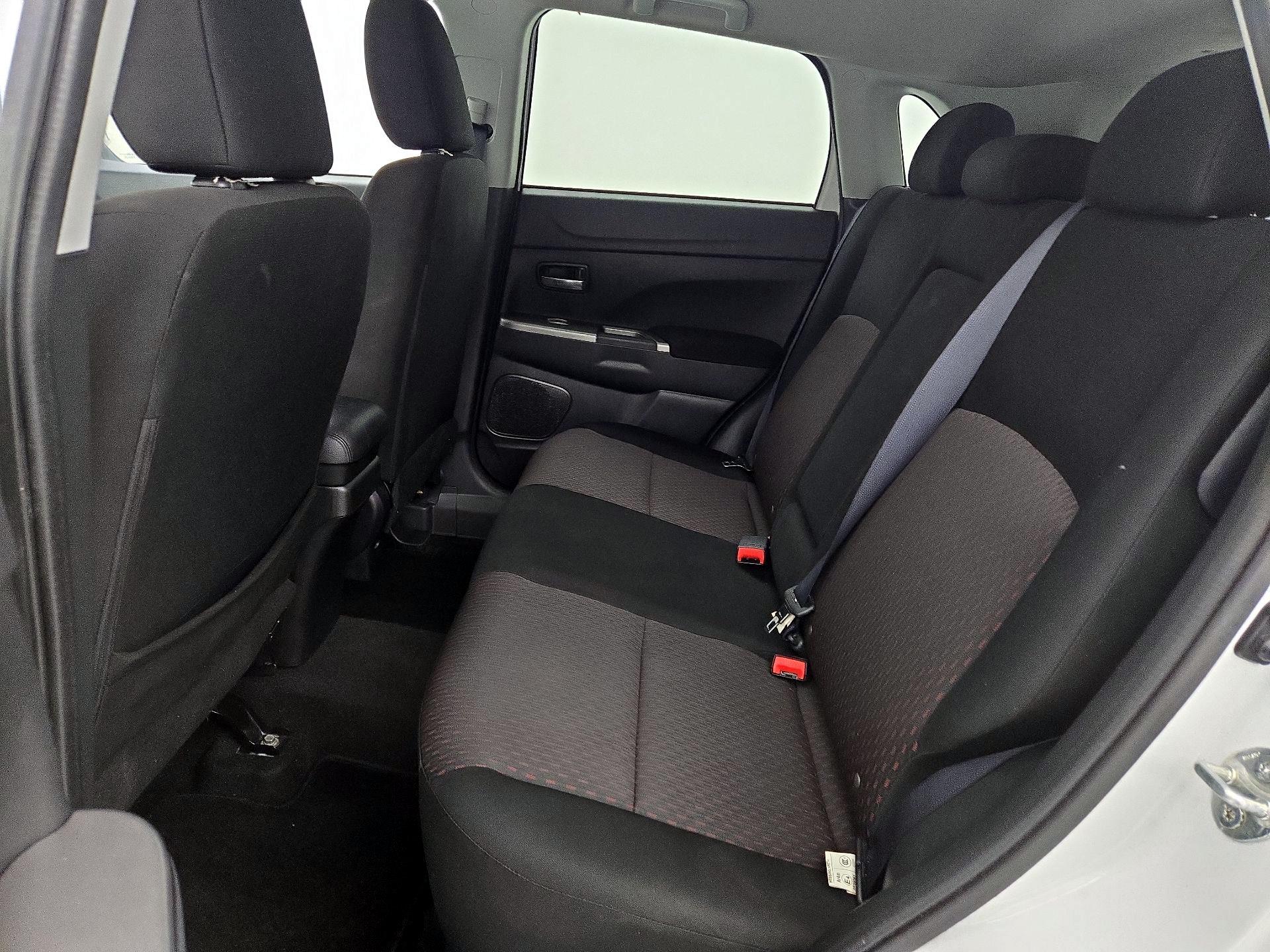 Thumbnail: 2019 Mitsubishi Outlander Sport - 19