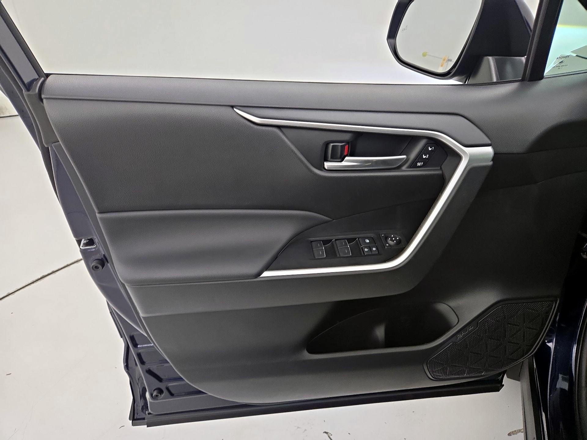 Thumbnail: 2025 Toyota RAV4 - 12