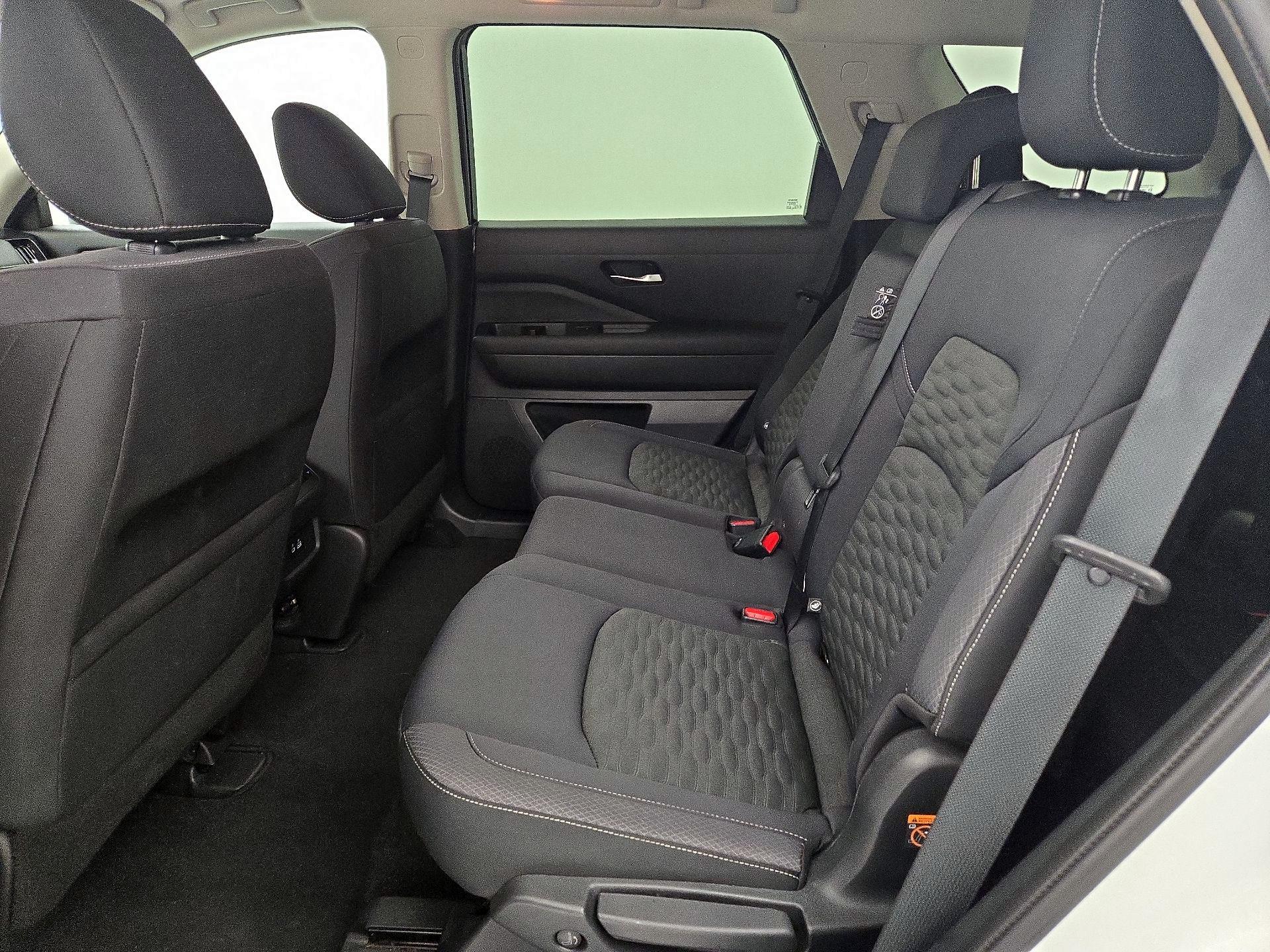 Thumbnail: 2022 Nissan Pathfinder - 18