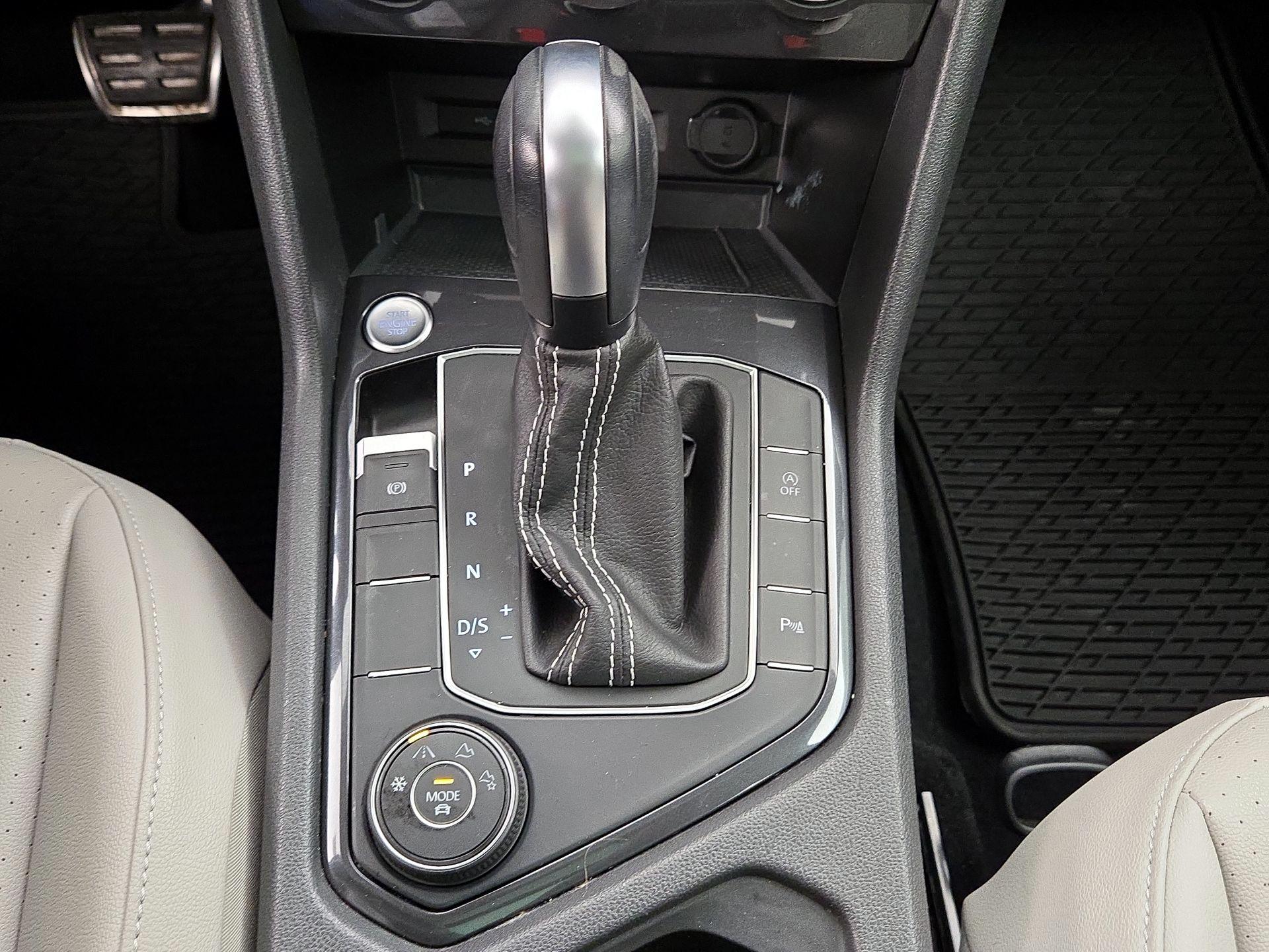 Thumbnail: 2021 Volkswagen Tiguan - 17