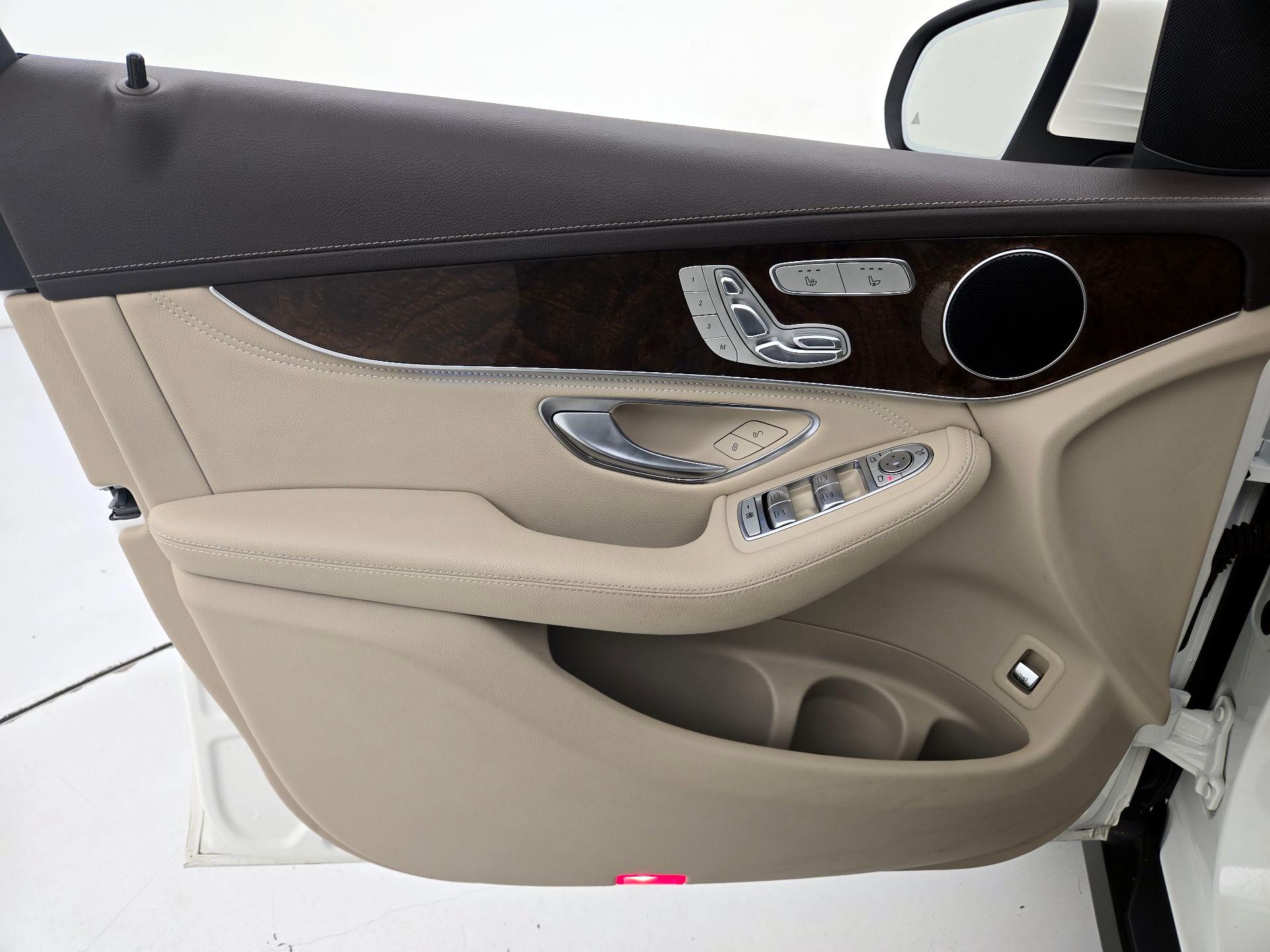 Thumbnail: 2016 Mercedes-Benz GLC - 12