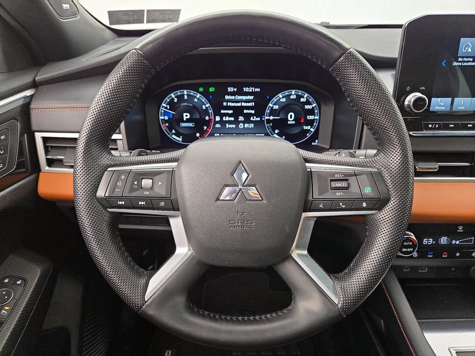 Thumbnail: 2023 Mitsubishi Outlander - 10