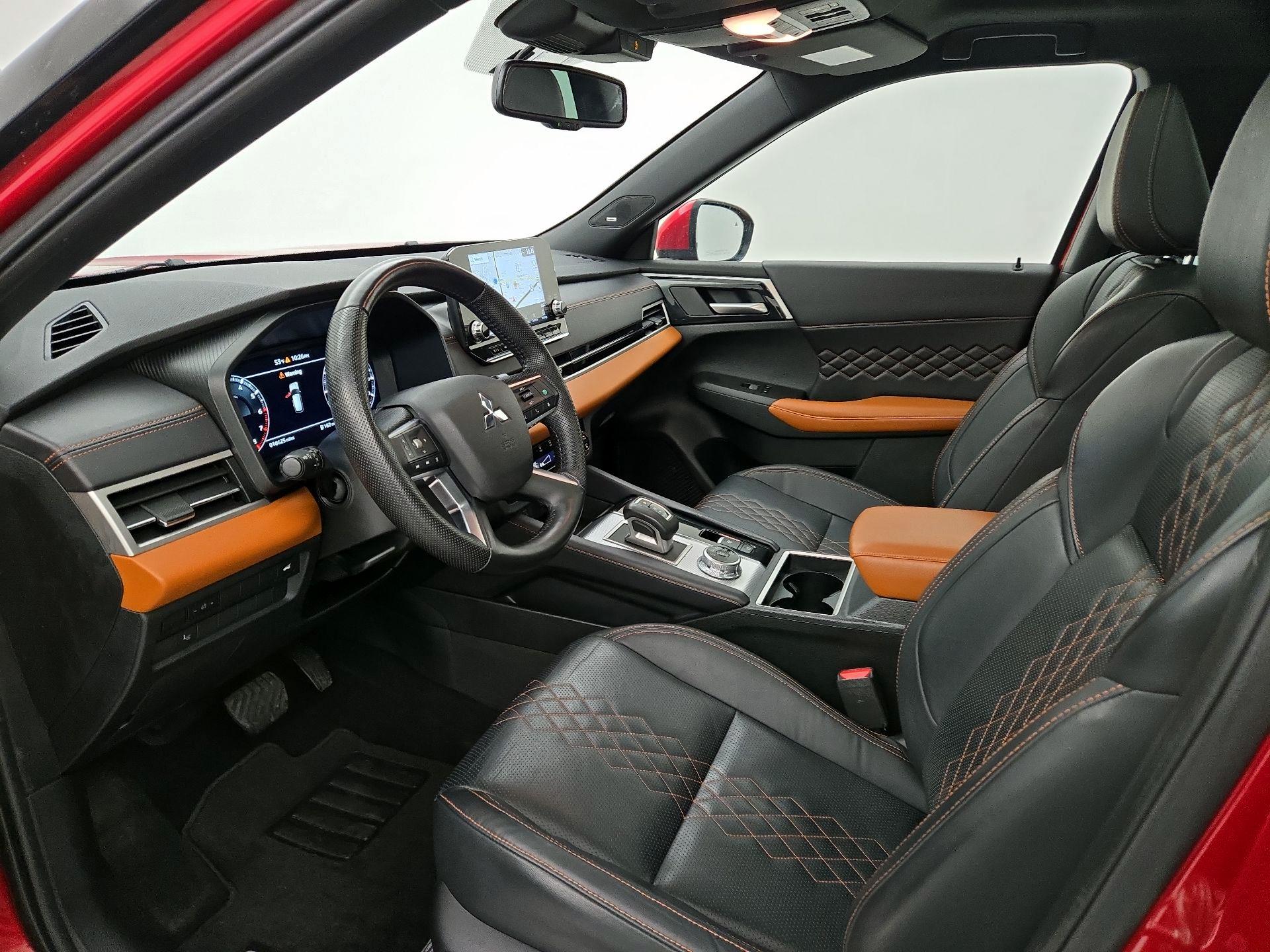 Thumbnail: 2023 Mitsubishi Outlander - 11