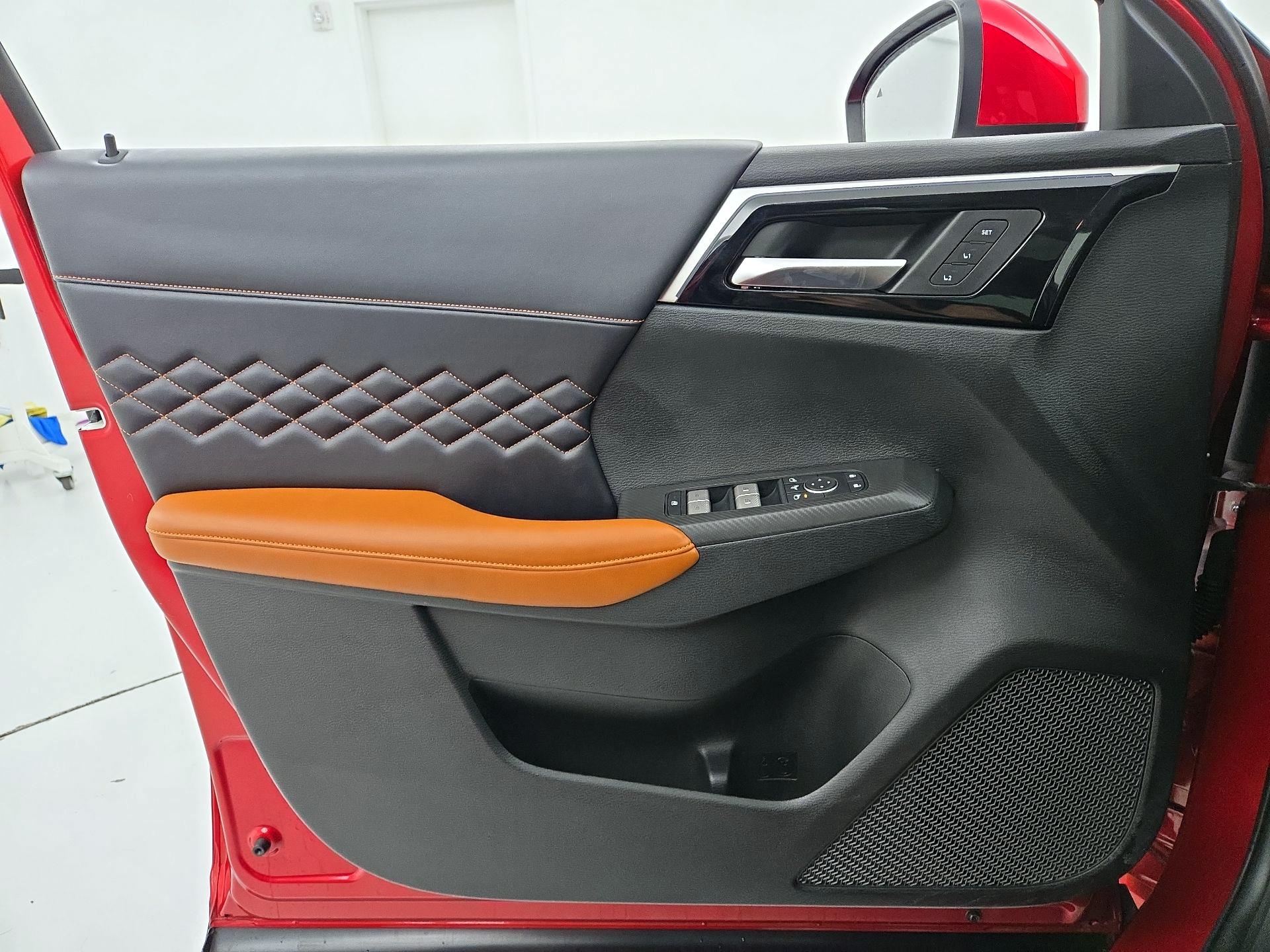 Thumbnail: 2023 Mitsubishi Outlander - 12