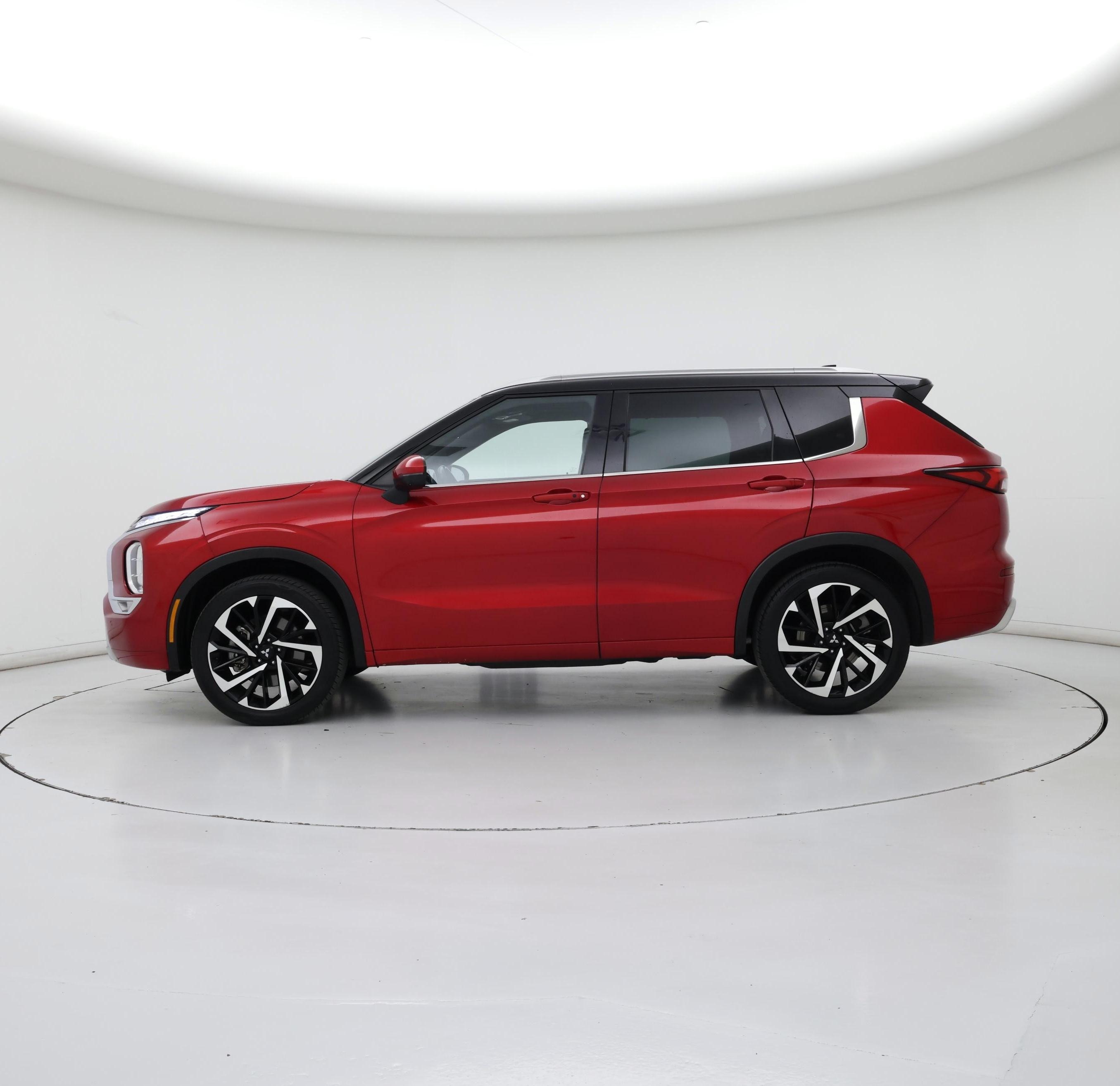 Thumbnail: 2023 Mitsubishi Outlander - 3